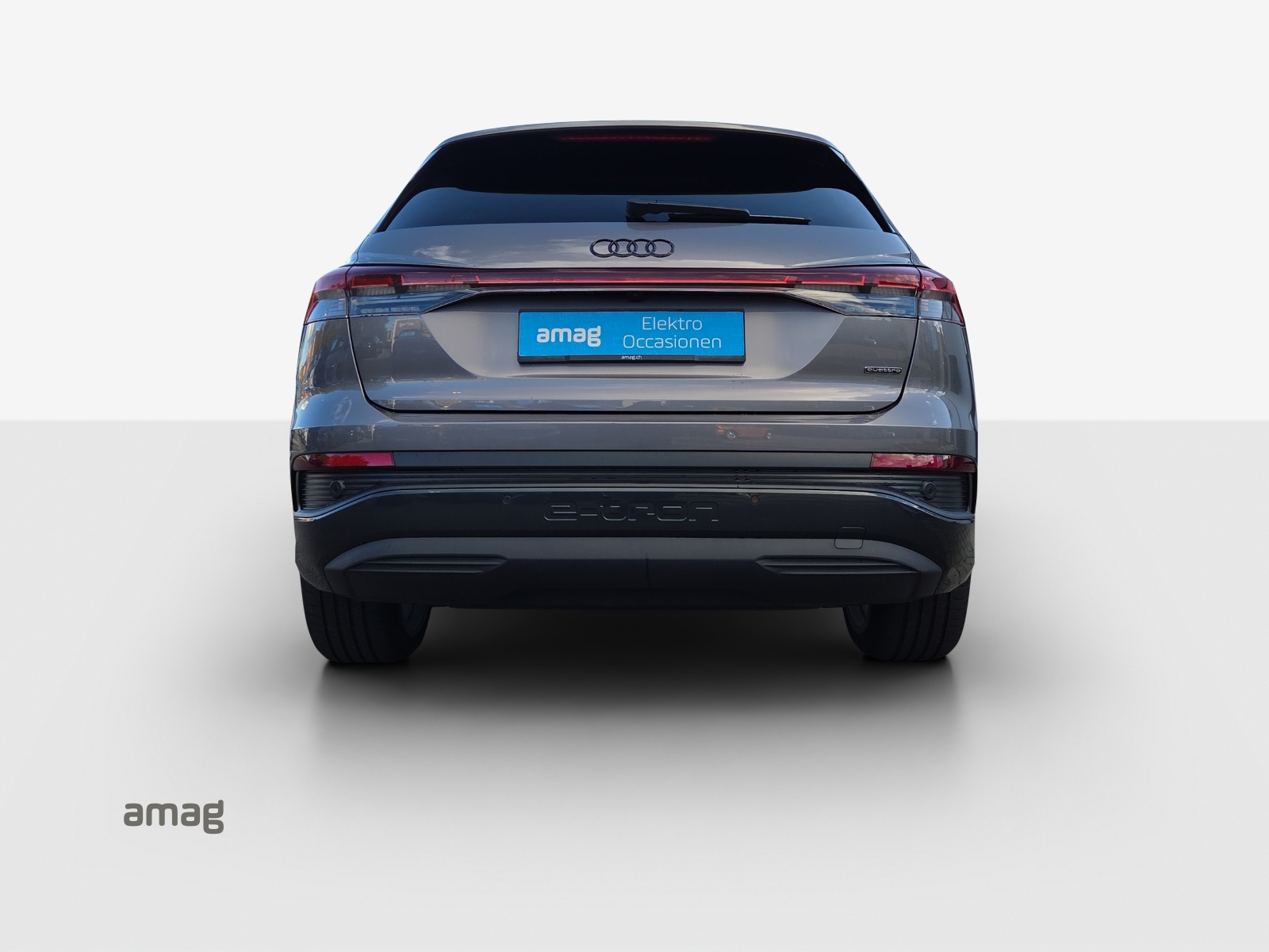 AUDI Q4 e-tron 45 Attraction quattro-image-4