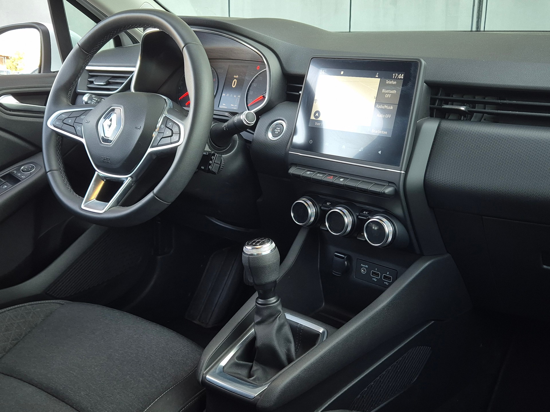 RENAULT Clio 1.0 Business-image-11