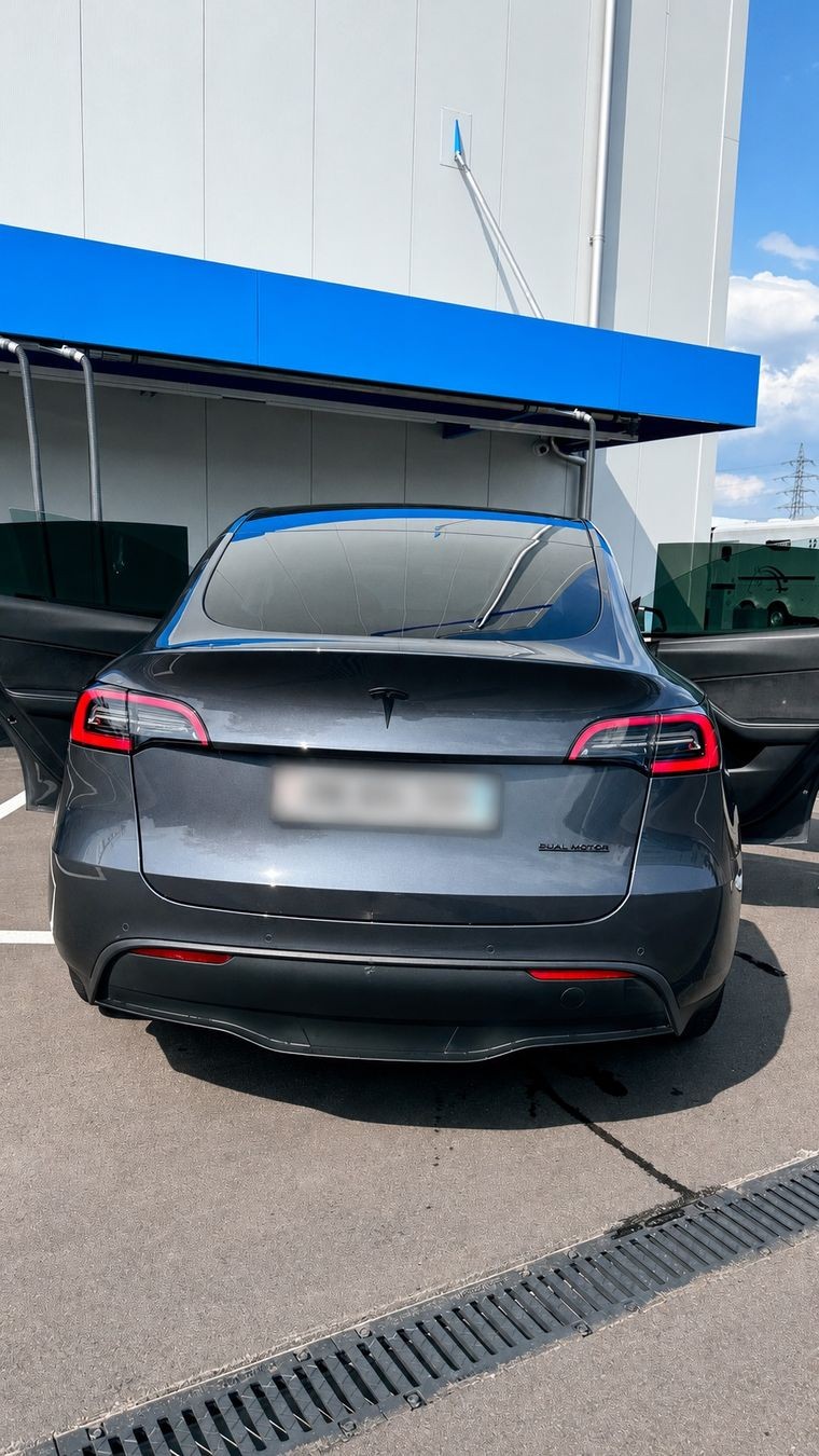 TESLA Model Y Long Range-image-1