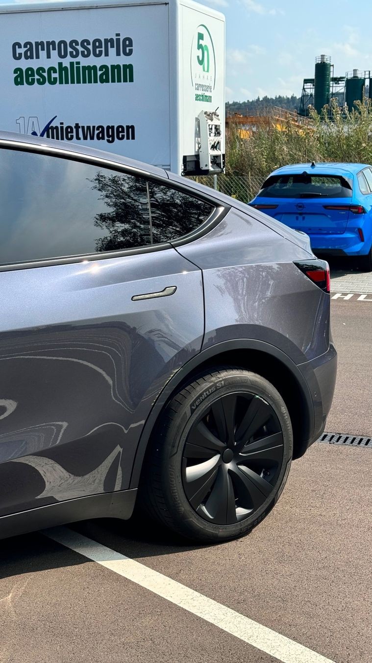 TESLA Model Y Long Range-image-5