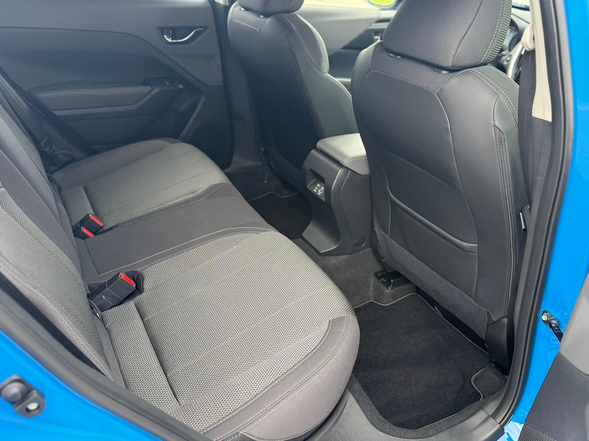 SUBARU Crosstrek 2.0 e-Boxer Passion AWD Lineartronic-image-8