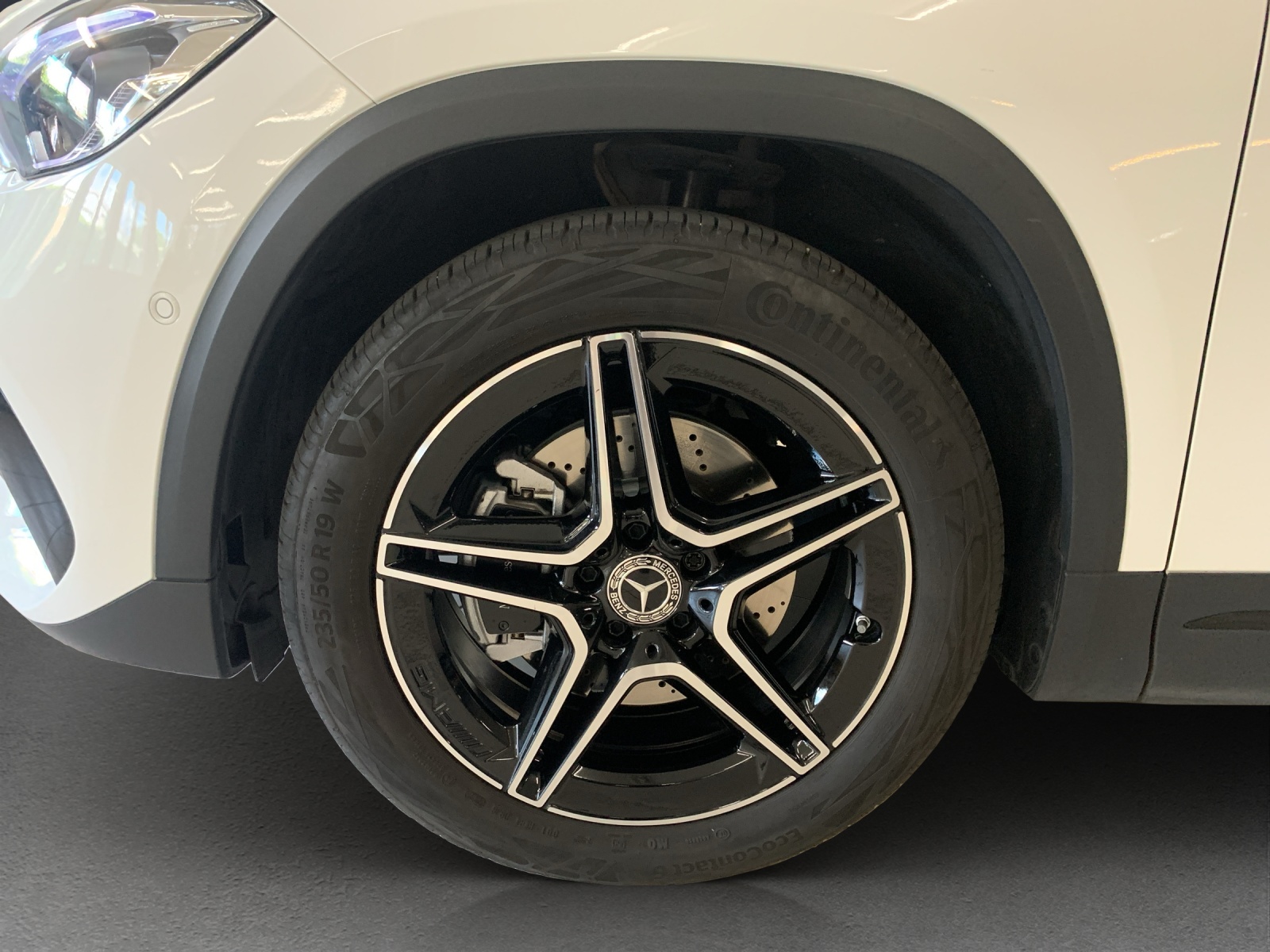 MERCEDES-BENZ GLA 250e AMG Line 8G-DCT-image-11