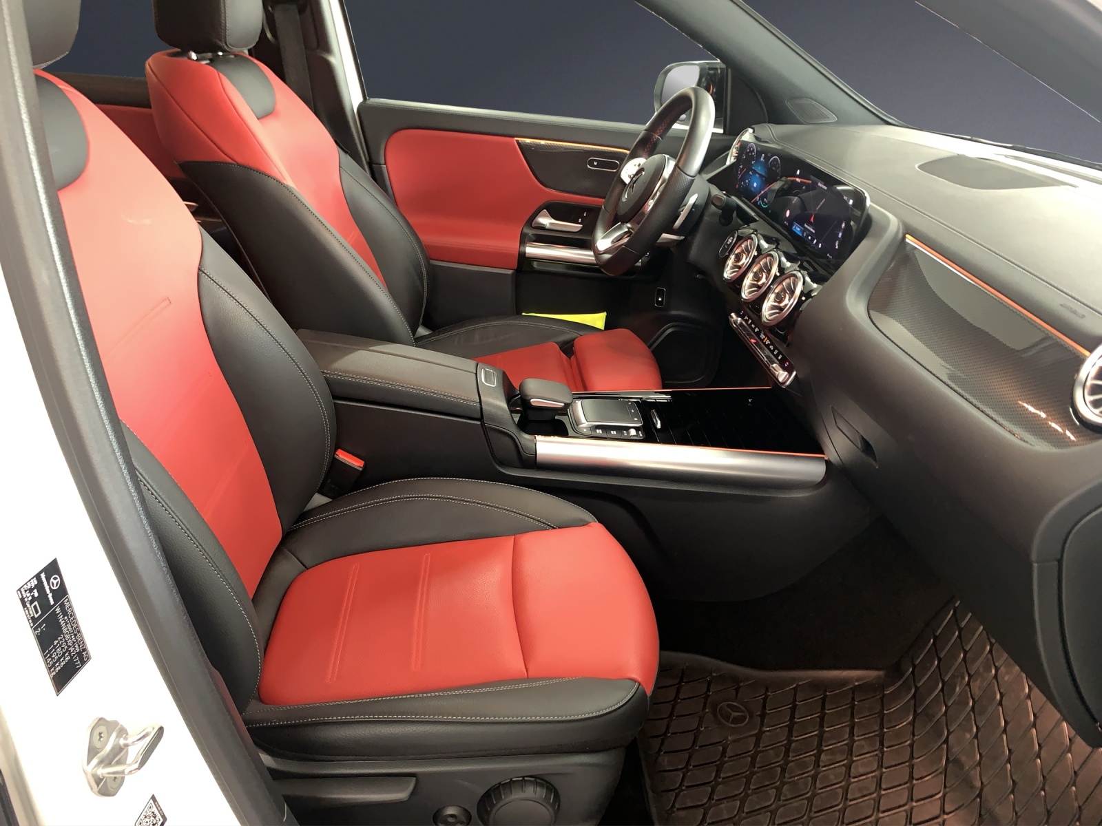 MERCEDES-BENZ GLA 250e AMG Line 8G-DCT-image-6