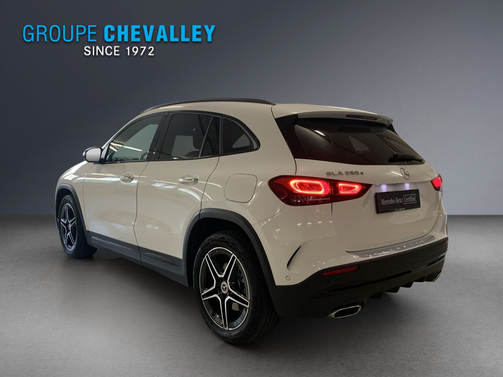 MERCEDES-BENZ GLA 250e AMG Line 8G-DCT-image-2
