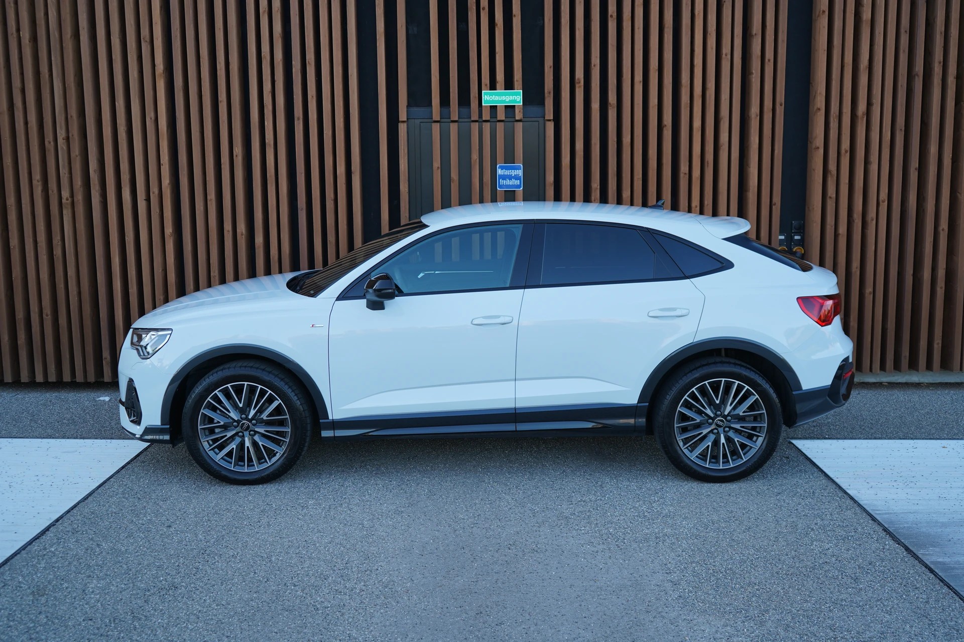 AUDI Q3 SPORTBACK 40 TFSI S LINE BLACK QUATTRO S-TRONIC l 190 PS-image-3