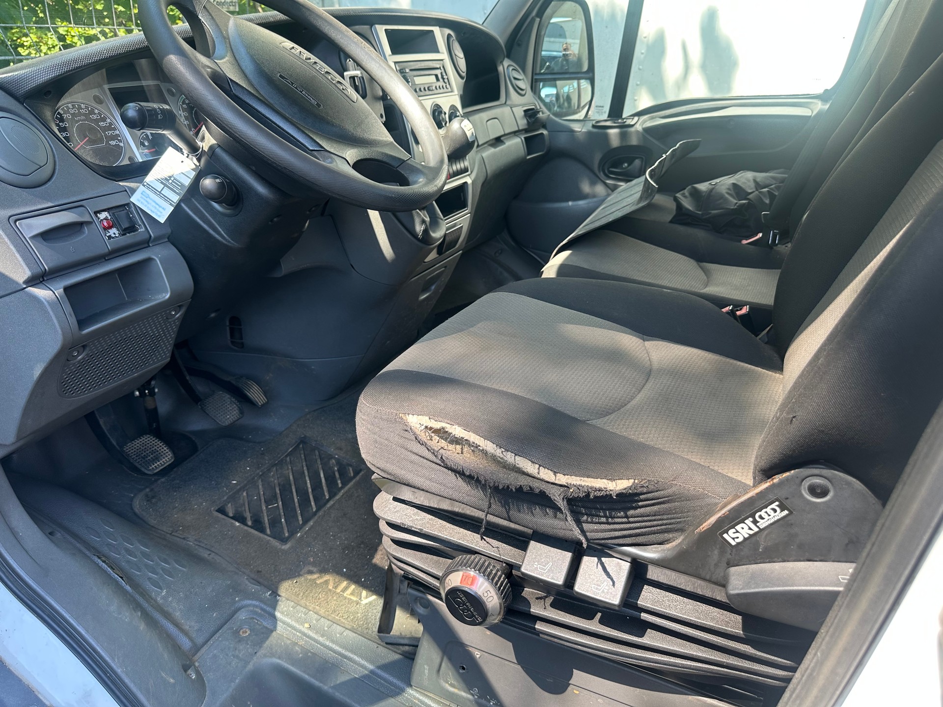 IVECO 35C17-image-3