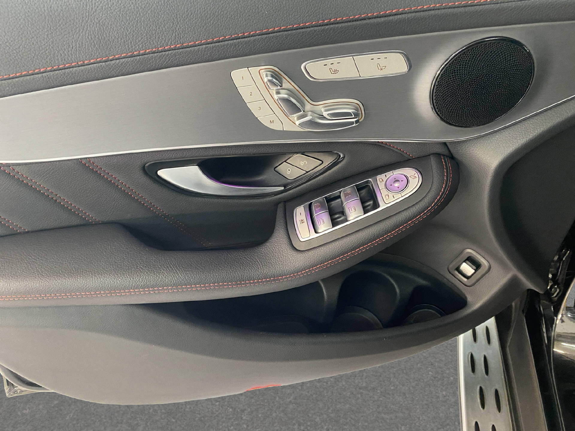 MERCEDES-BENZ GLC 300 AMG Line 4MATIC-image-11