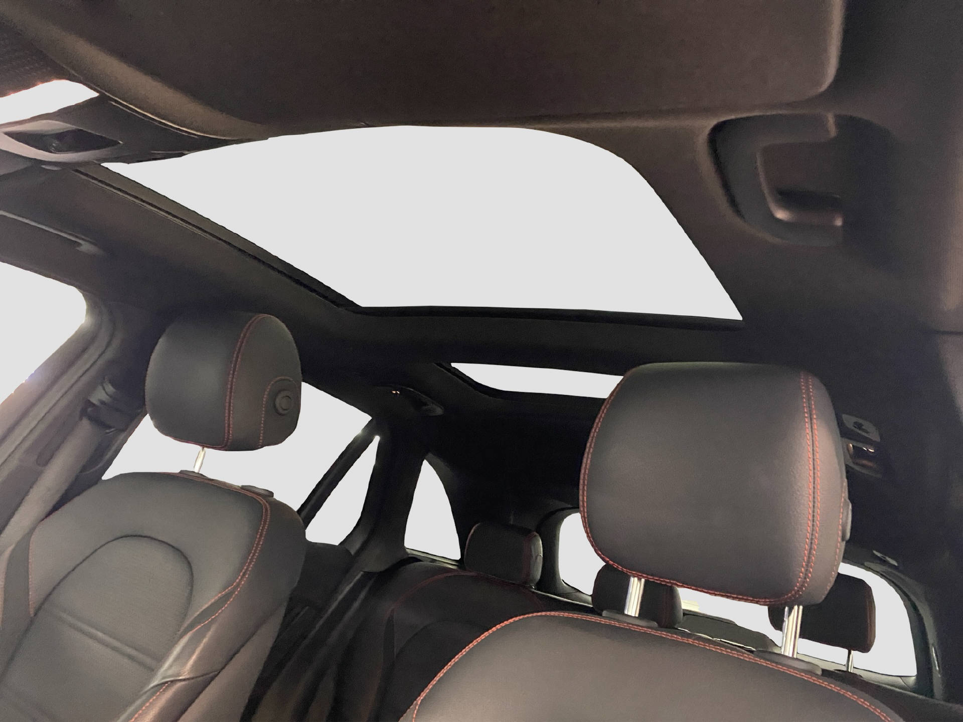 MERCEDES-BENZ GLC 300 AMG Line 4MATIC-image-10