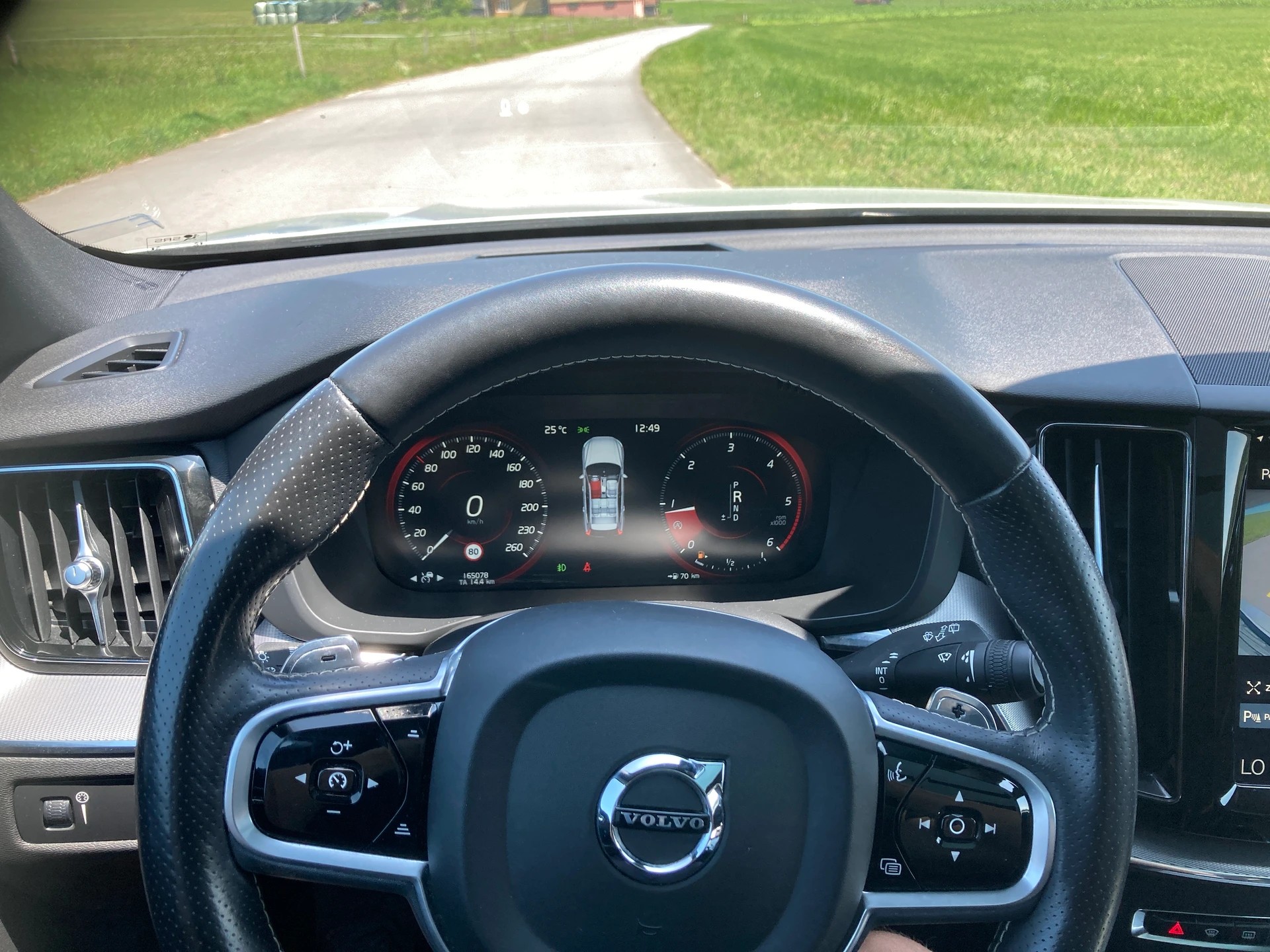 VOLVO XC60 D4 AWD R-Design Geartronic-image-15