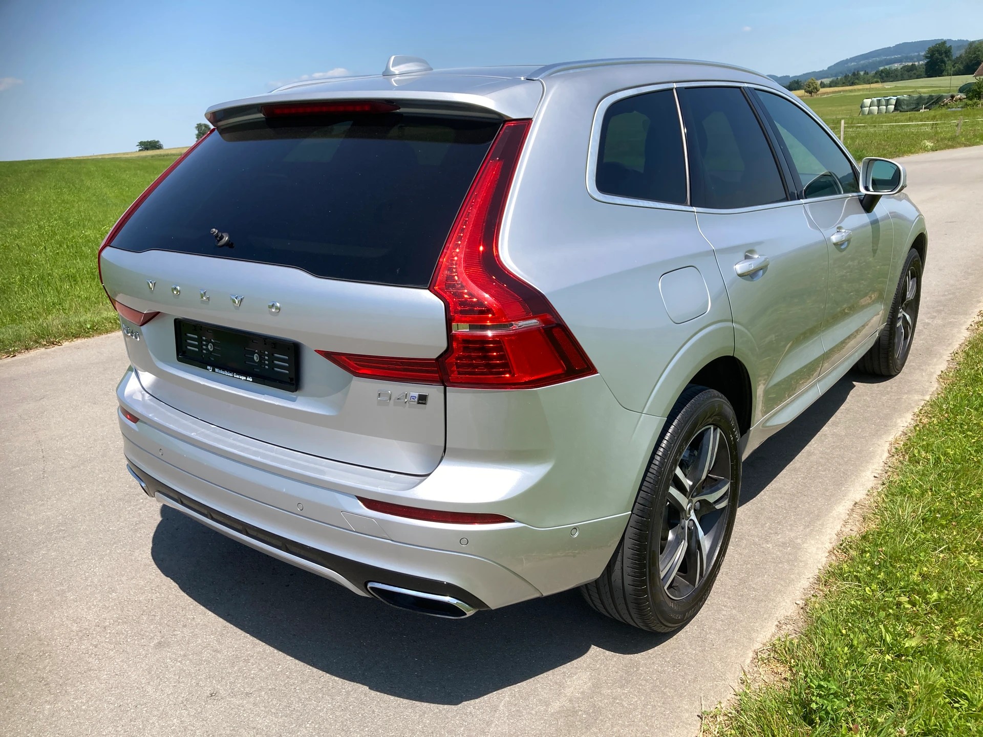 VOLVO XC60 D4 AWD R-Design Geartronic-image-2