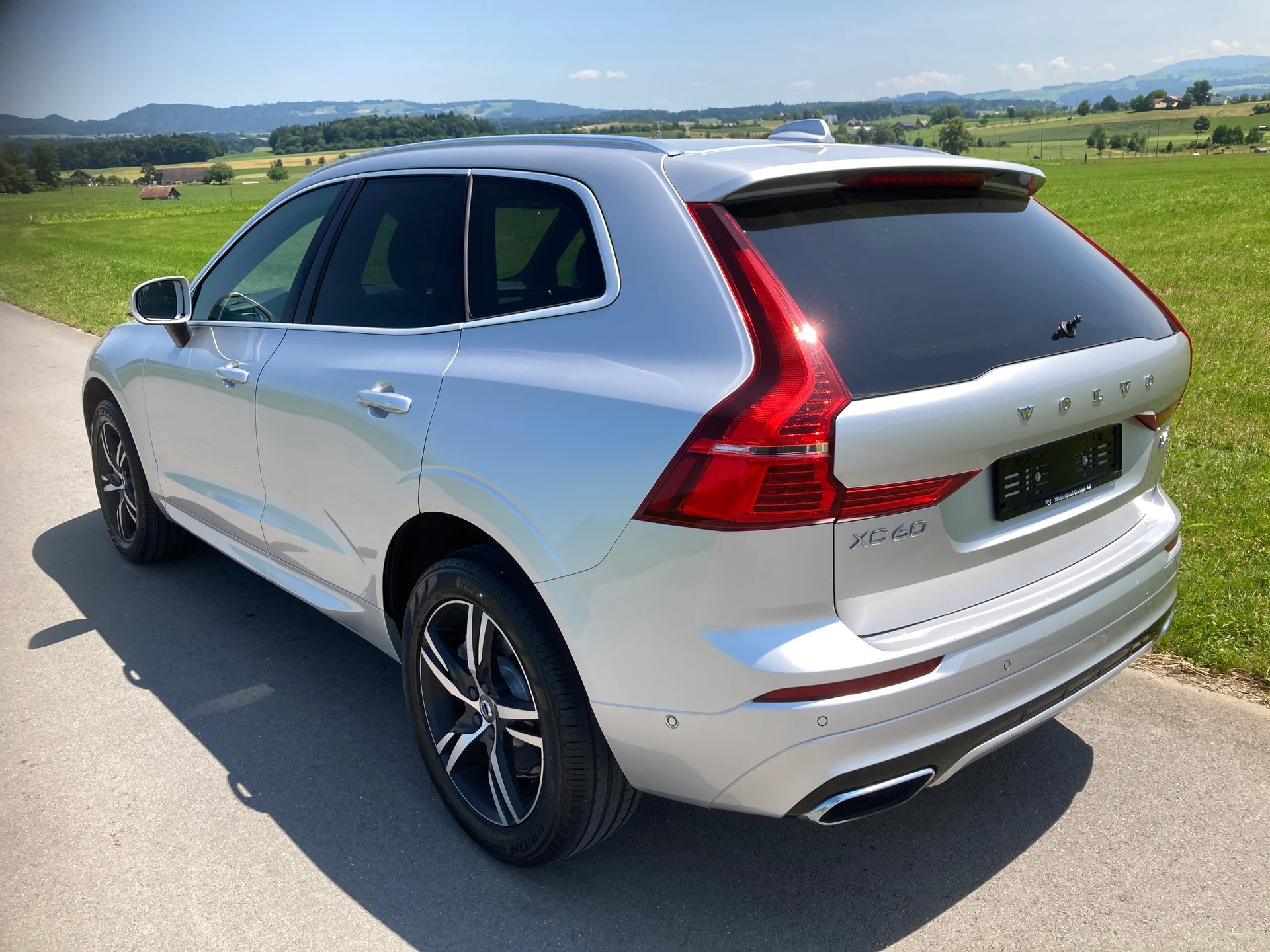 VOLVO XC60 D4 AWD R-Design Geartronic-image-3