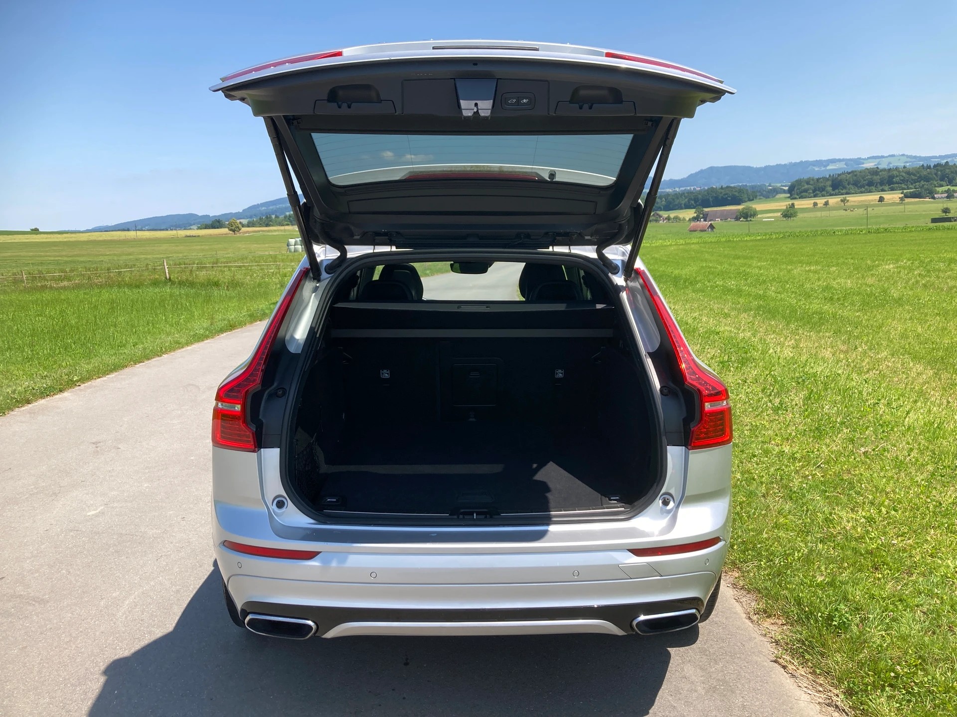 VOLVO XC60 D4 AWD R-Design Geartronic-image-5