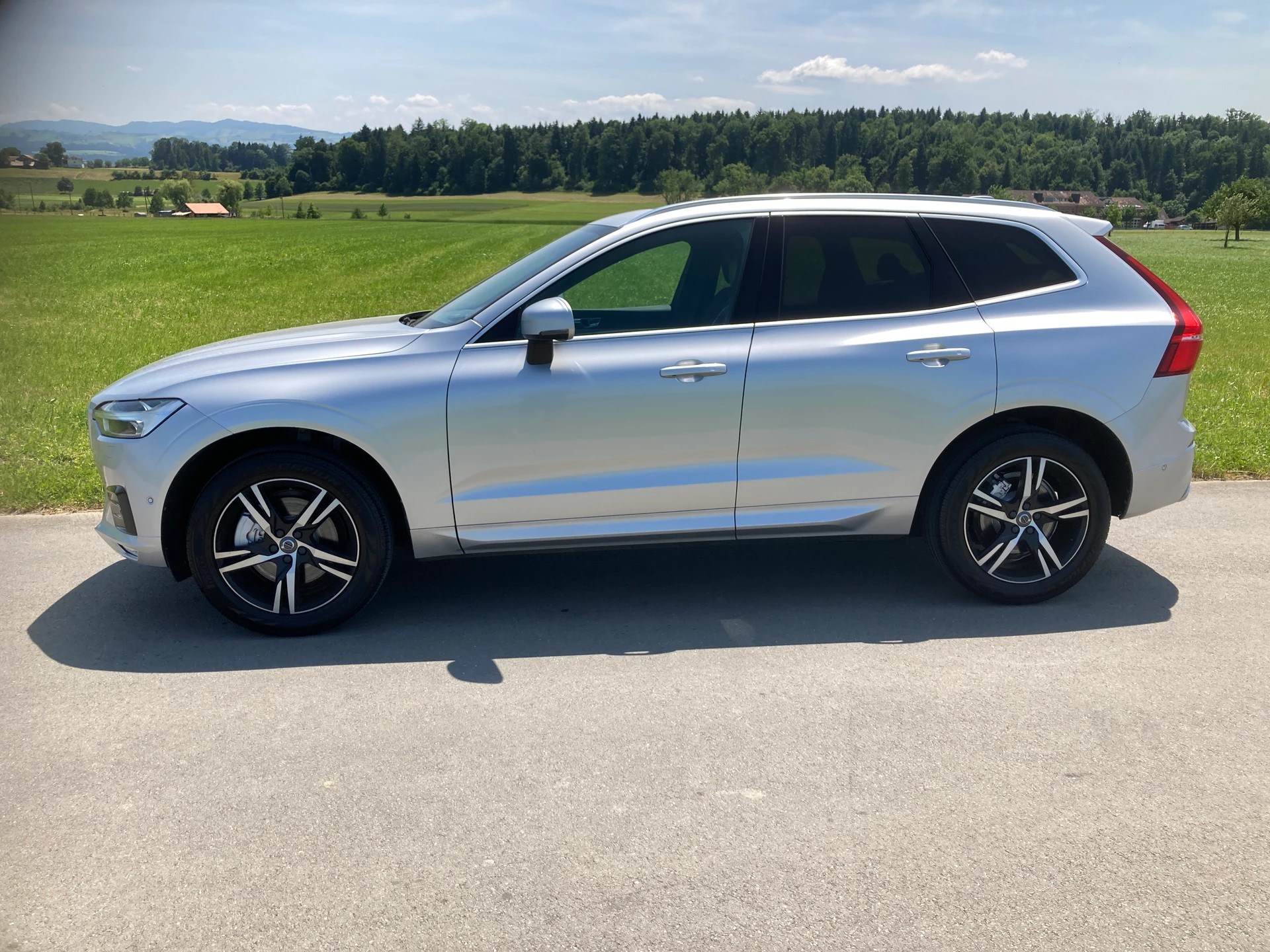 VOLVO XC60 D4 AWD R-Design Geartronic-image-4