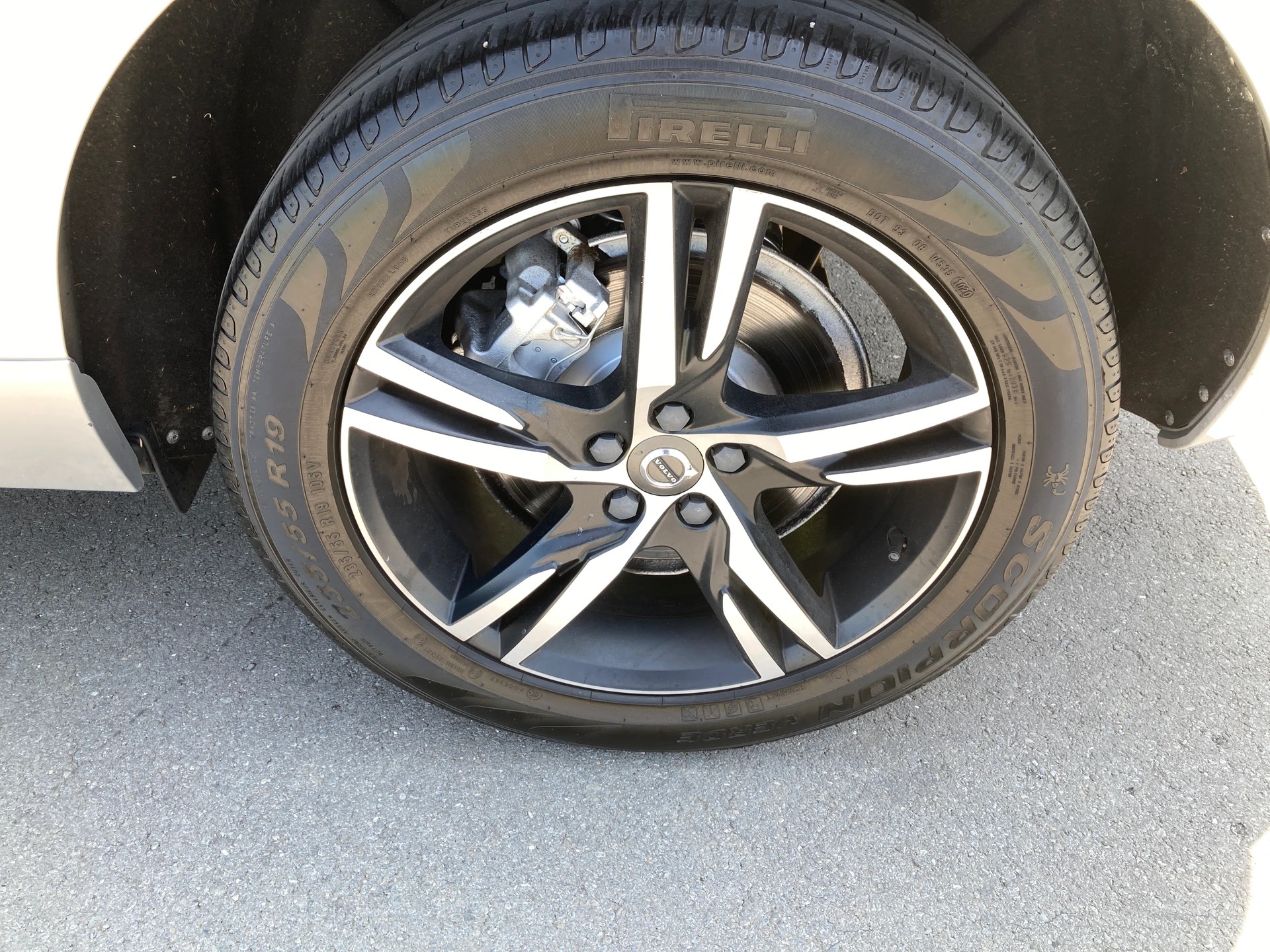 VOLVO XC60 D4 AWD R-Design Geartronic-image-6