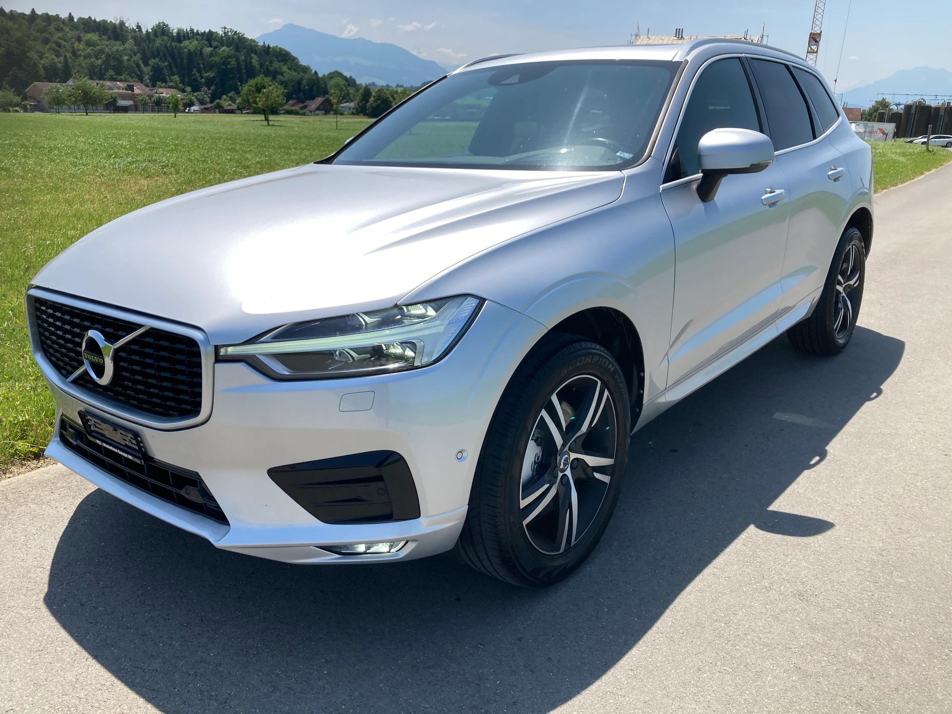 VOLVO XC60 D4 AWD R-Design Geartronic-image-0