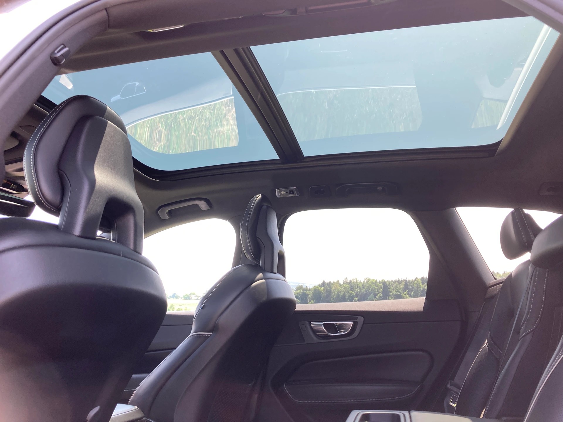 VOLVO XC60 D4 AWD R-Design Geartronic-image-8