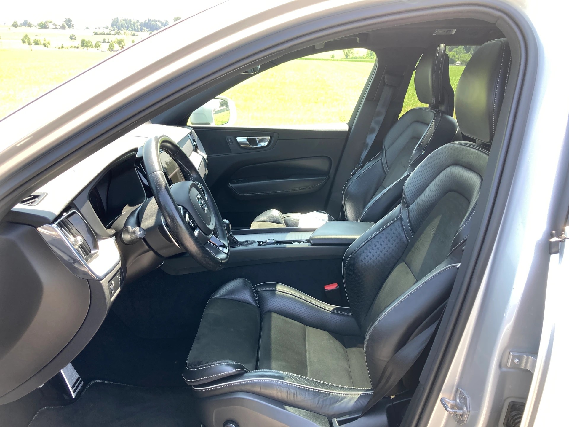 VOLVO XC60 D4 AWD R-Design Geartronic-image-9