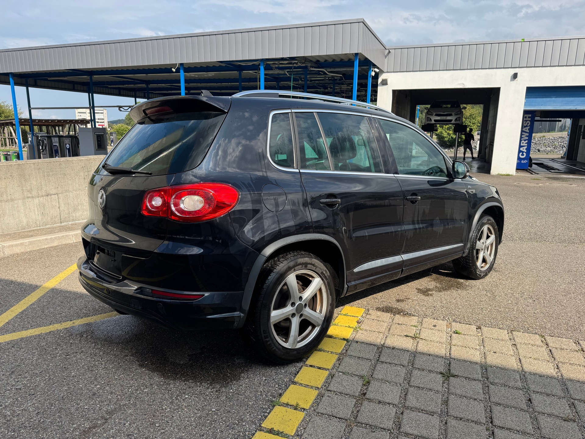 VW Tiguan 2.0 TSI Team DSG R Line-image-4