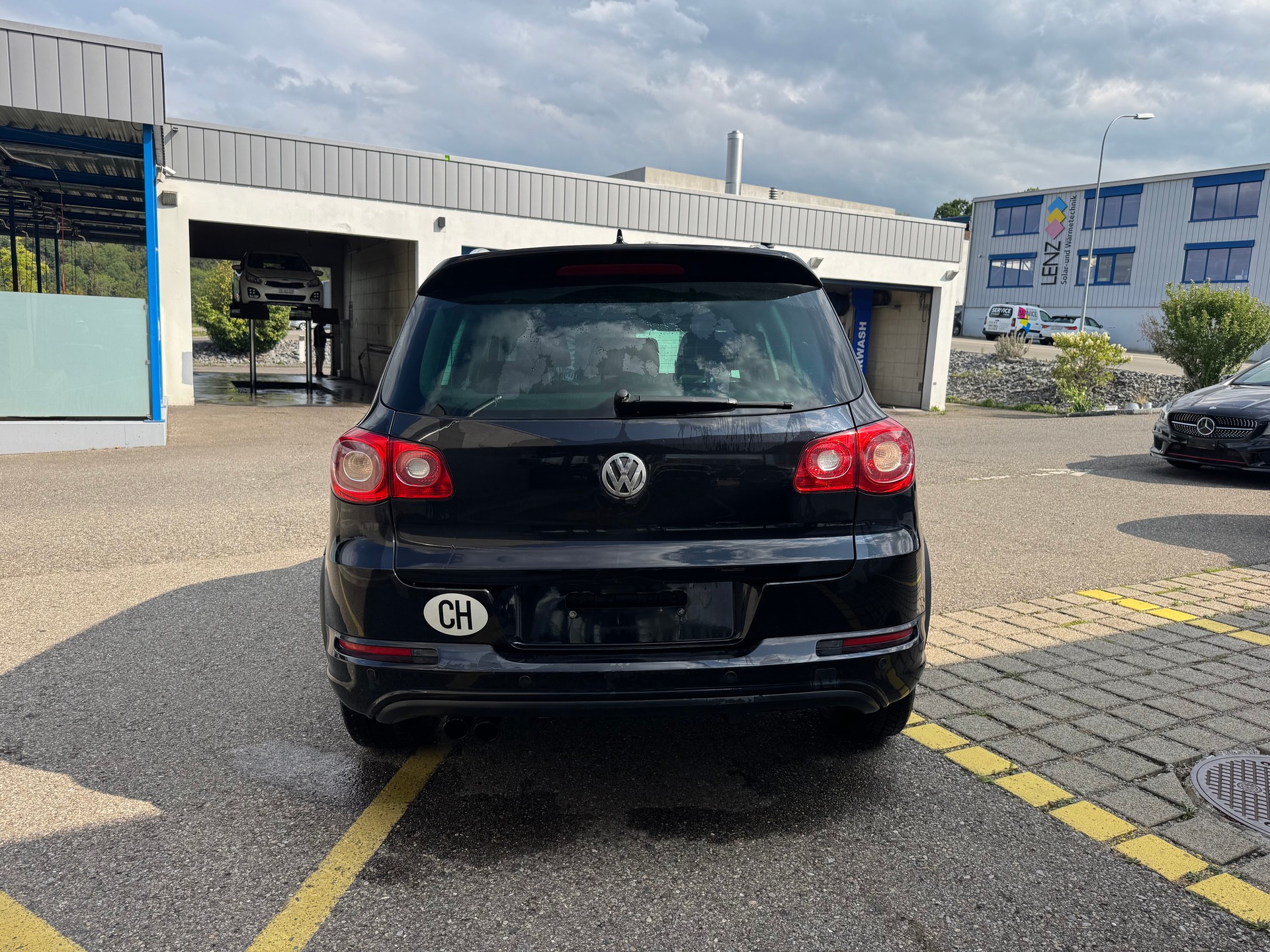 VW Tiguan 2.0 TSI Team DSG R Line-image-3
