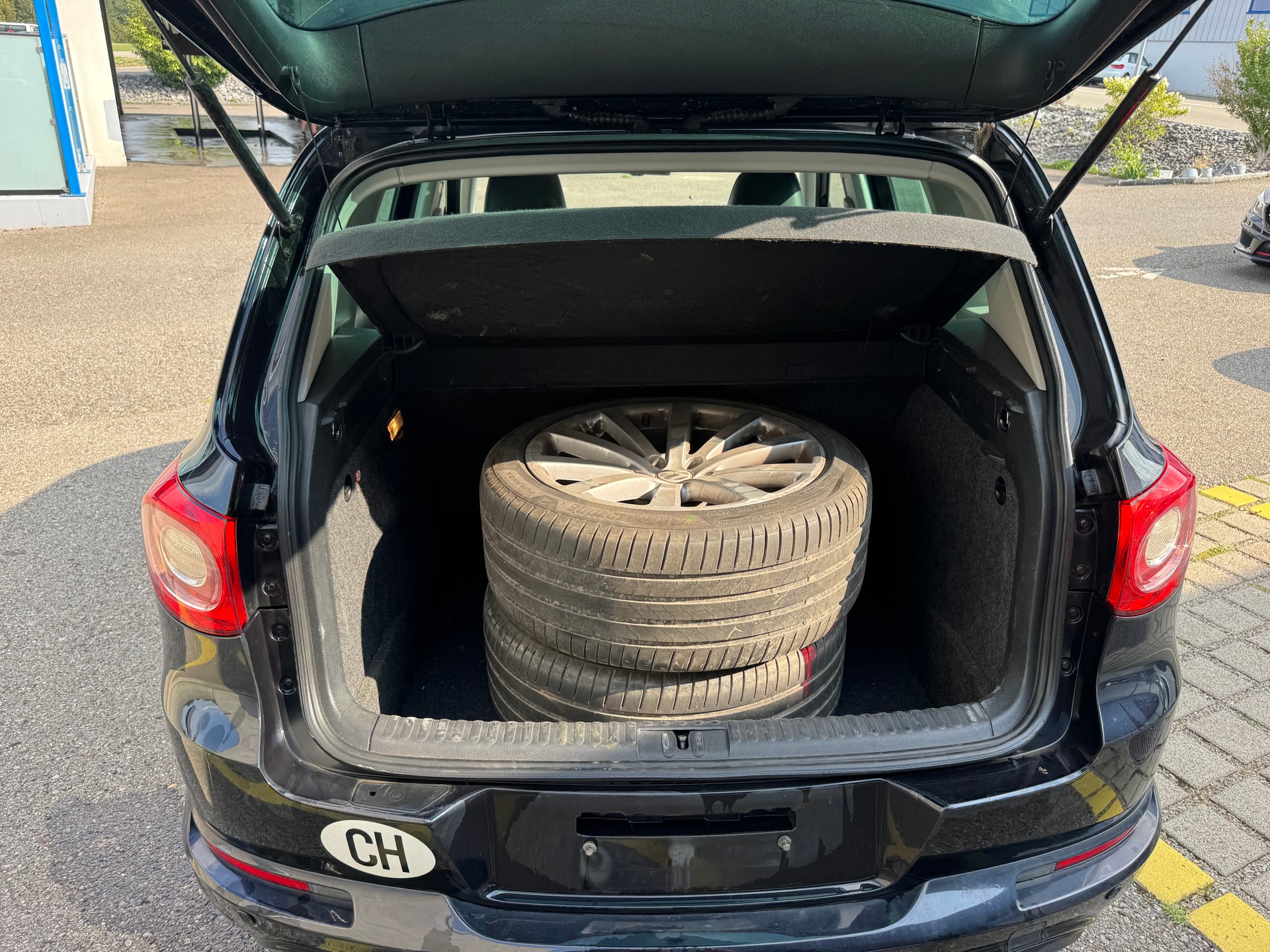 VW Tiguan 2.0 TSI Team DSG R Line-image-18