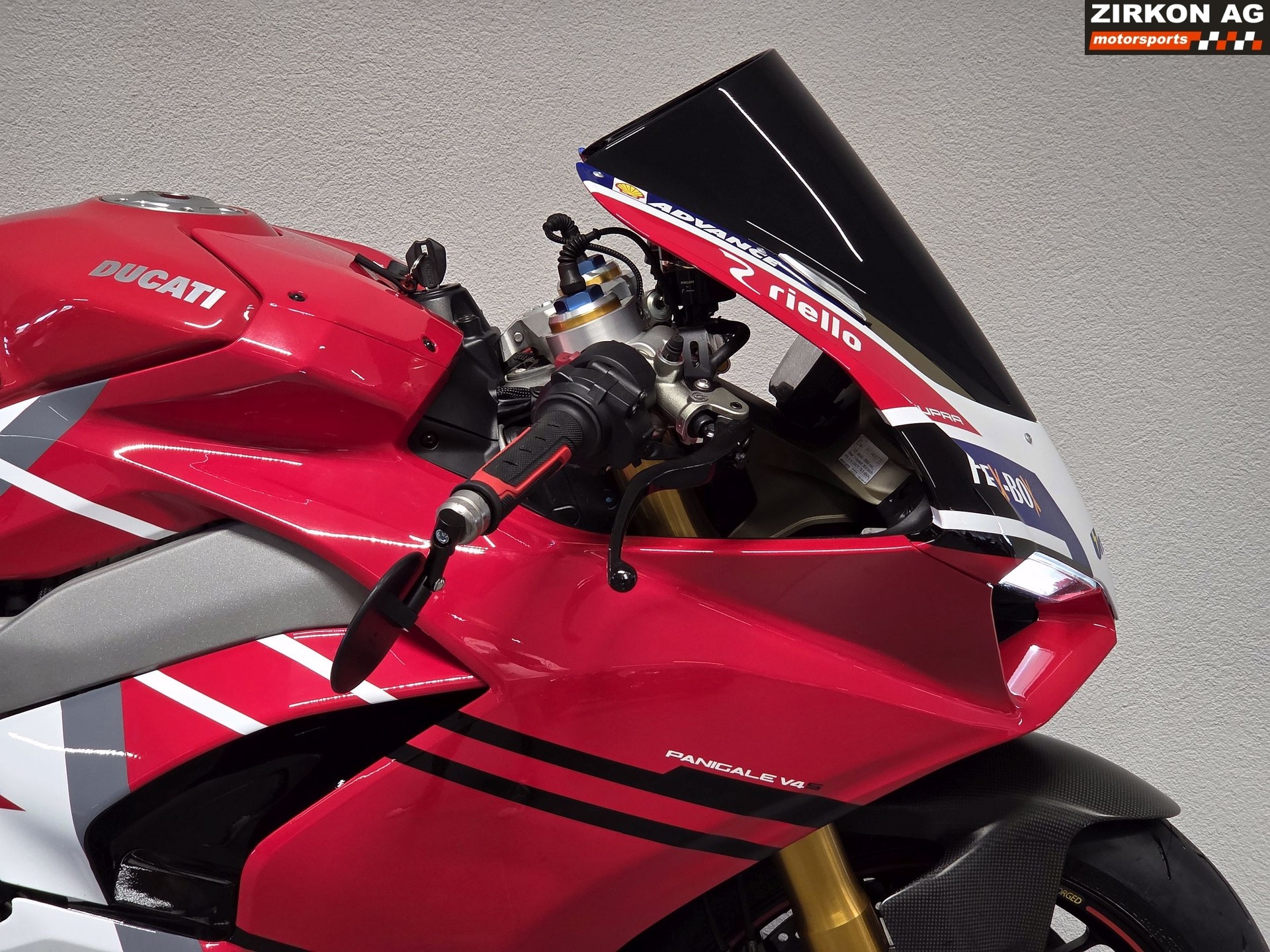 DUCATI Panigale 1103 V4 S-showroom-element-3