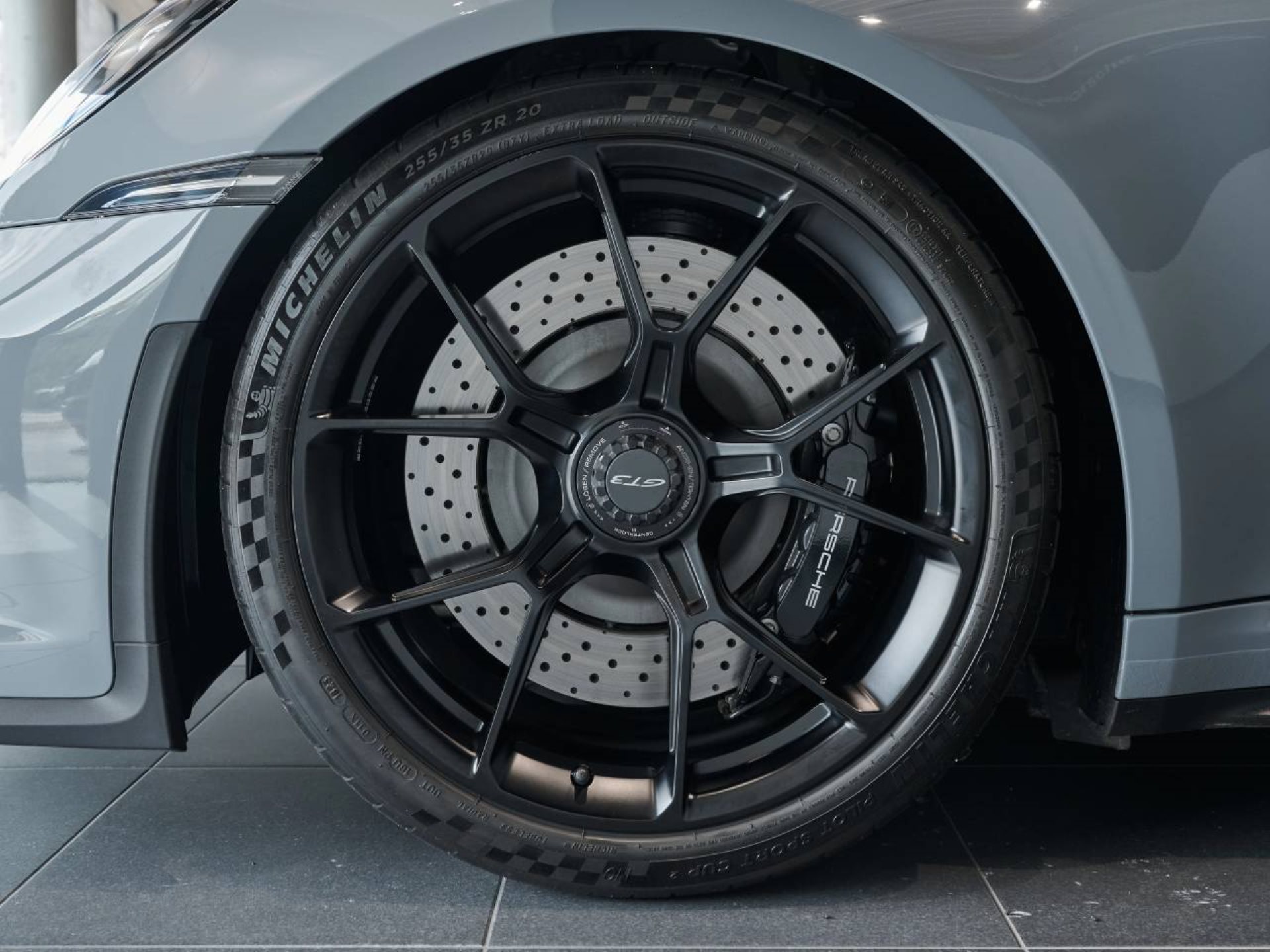 PORSCHE 911 GT3-image-28