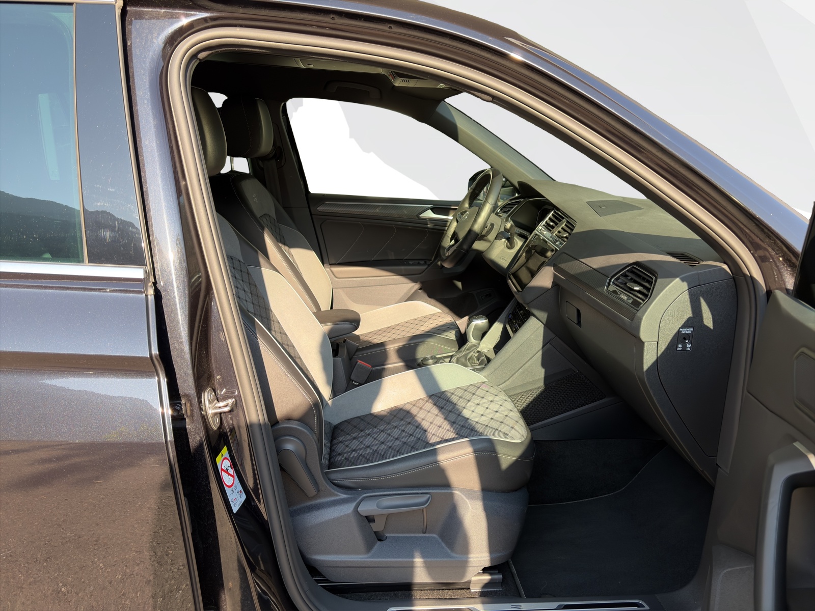VW Tiguan 2.0 TDI SCR R-Line DSG-image-15