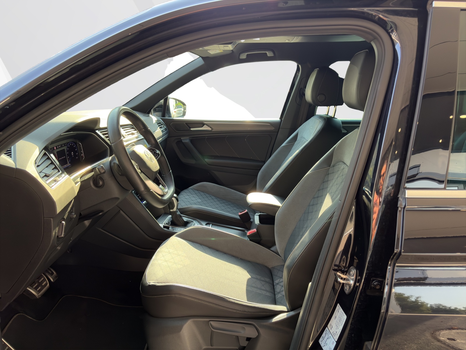 VW Tiguan 2.0 TDI SCR R-Line DSG-image-9
