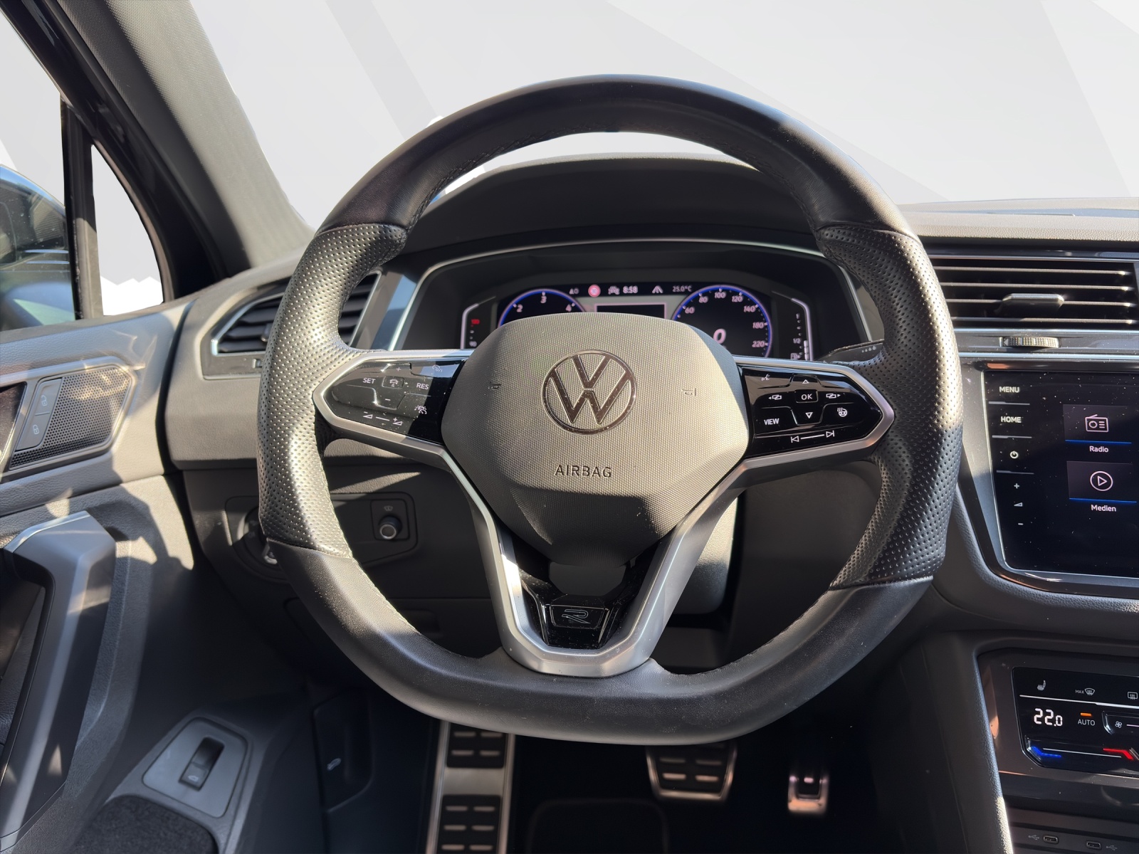 VW Tiguan 2.0 TDI SCR R-Line DSG-image-11