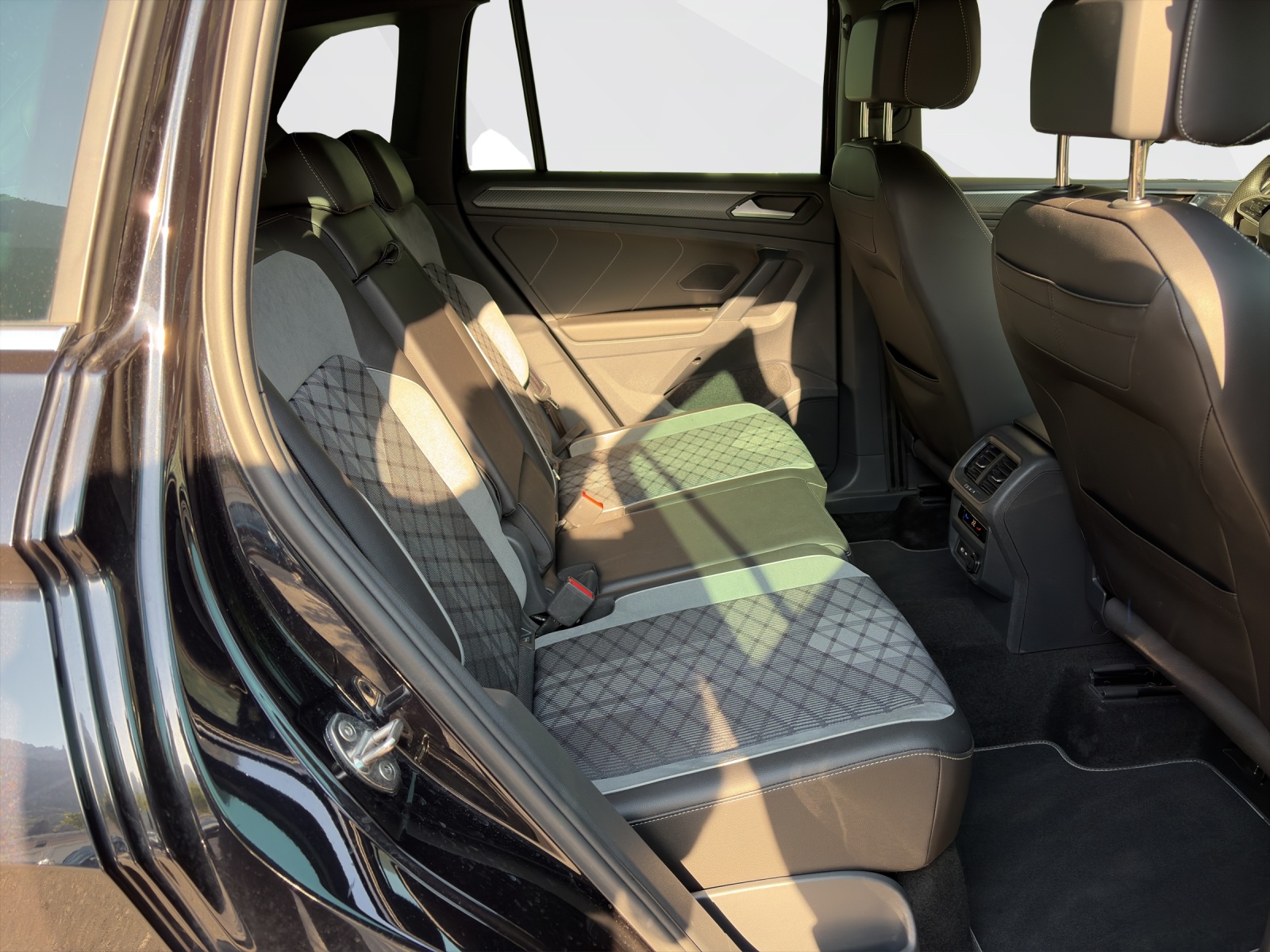 VW Tiguan 2.0 TDI SCR R-Line DSG-image-19