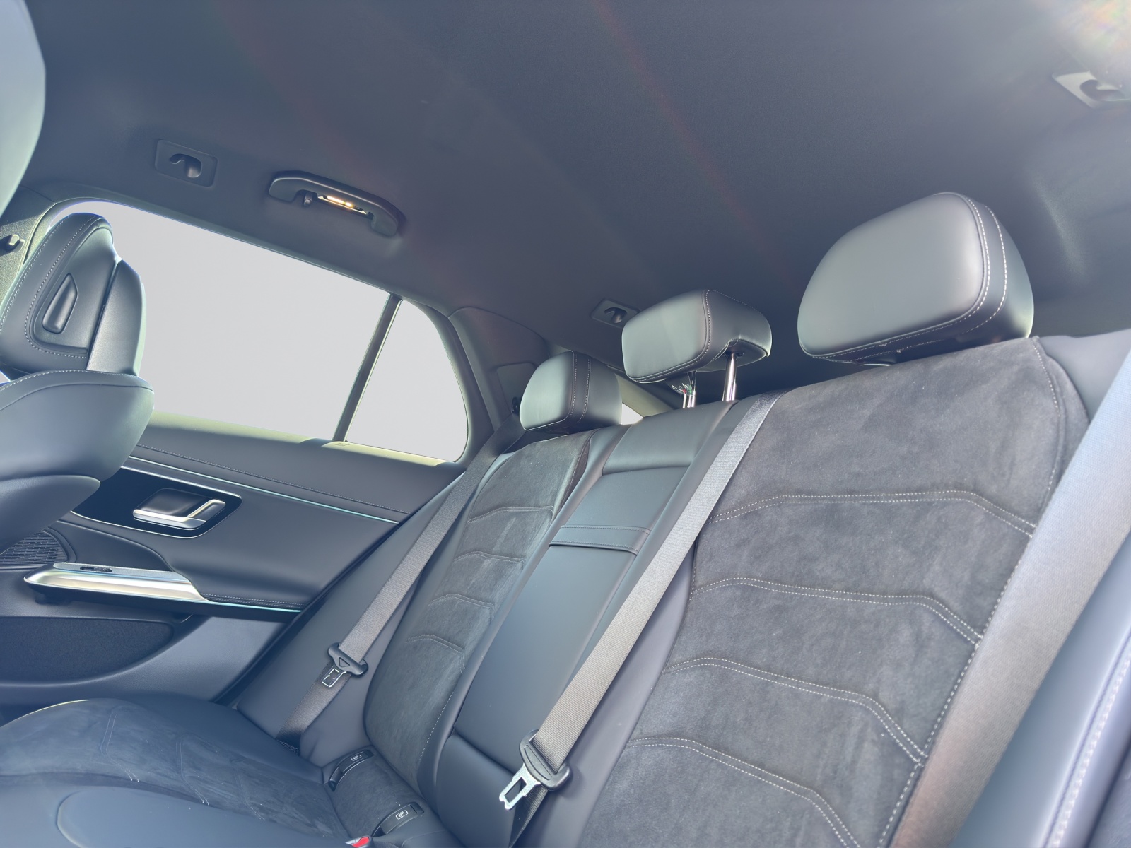 MERCEDES-BENZ E 220 d T 4Matic 9G-Tronic-image-12