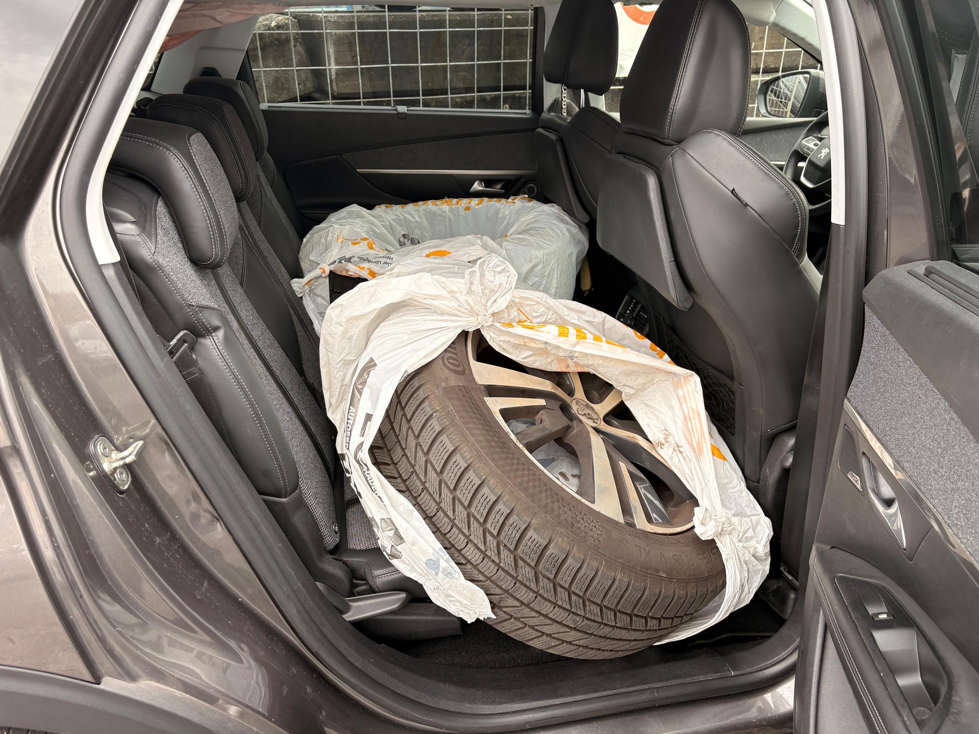 PEUGEOT 5008 1.6 THP Active EAT-image-8