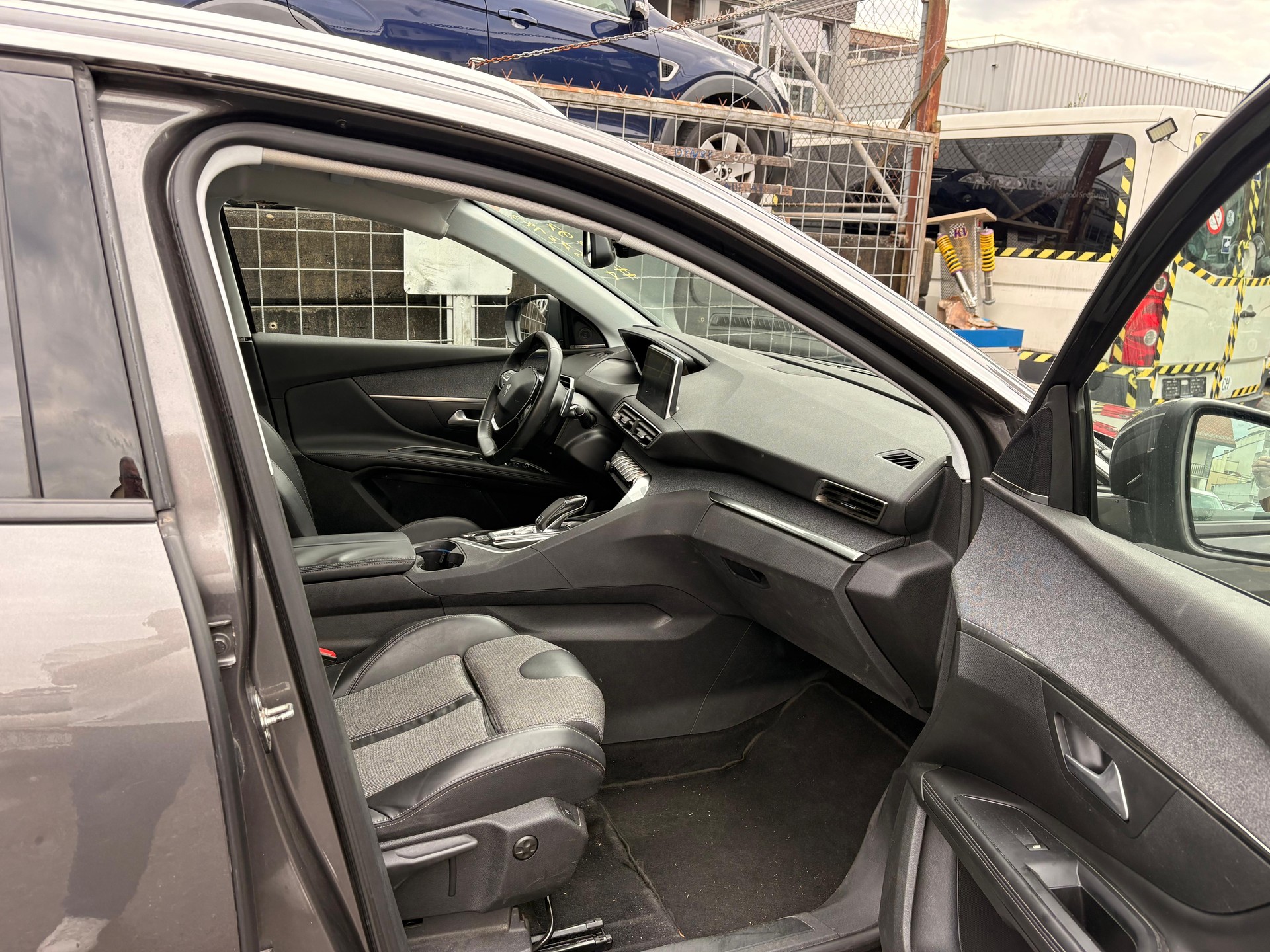 PEUGEOT 5008 1.6 THP Active EAT-image-4