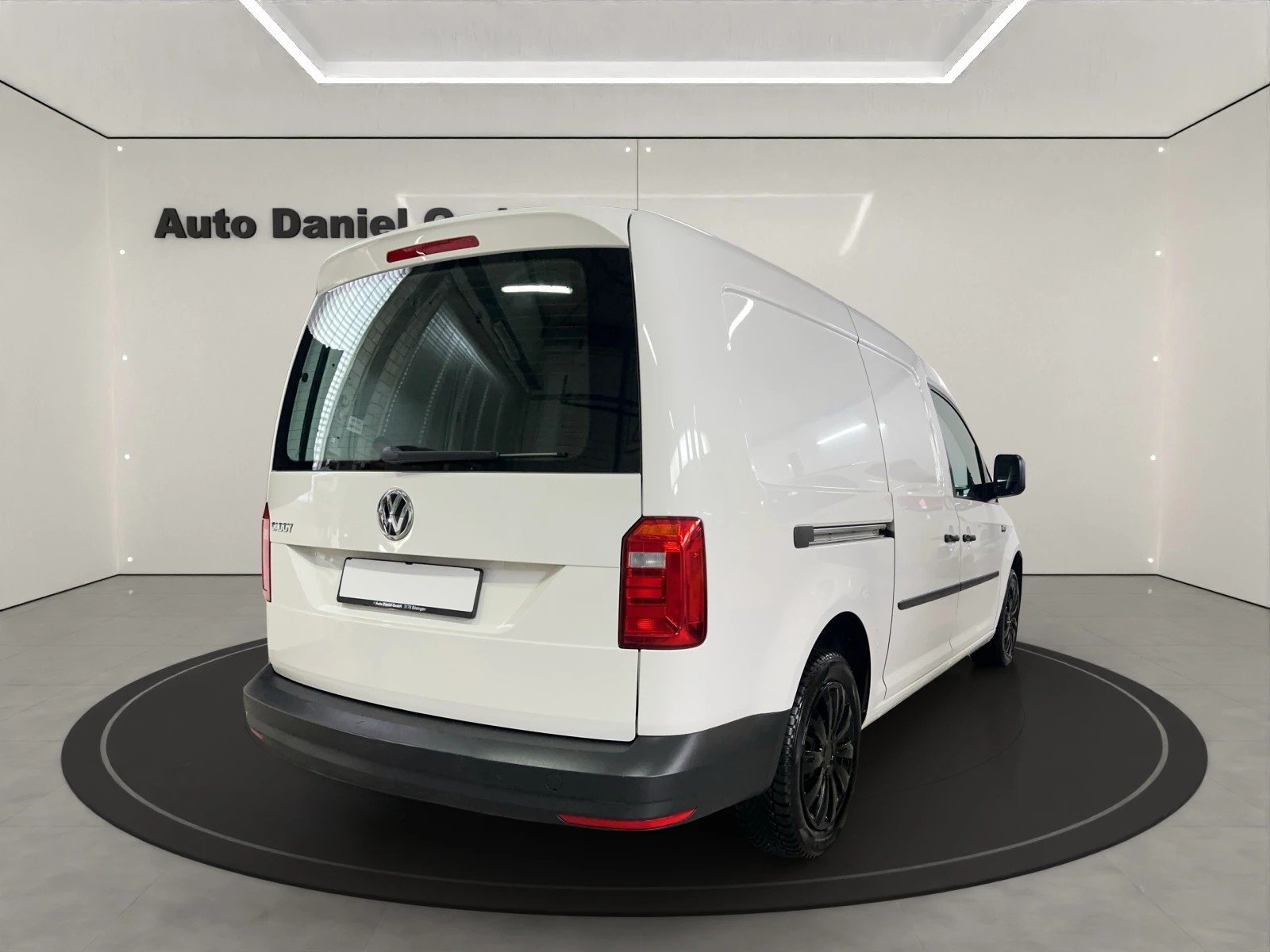 VW Caddy Maxi 2.0TDI BlueMotion Technology-image-4