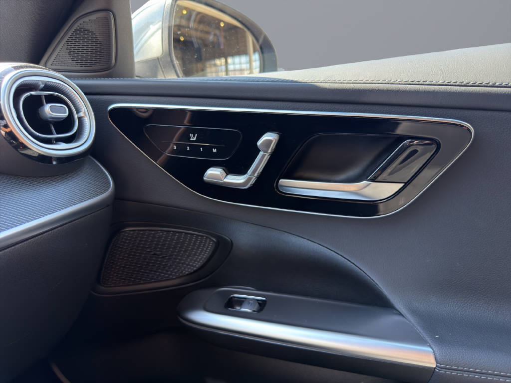MERCEDES-BENZ C 220 d AMG Line 4matic Kombi-image-12