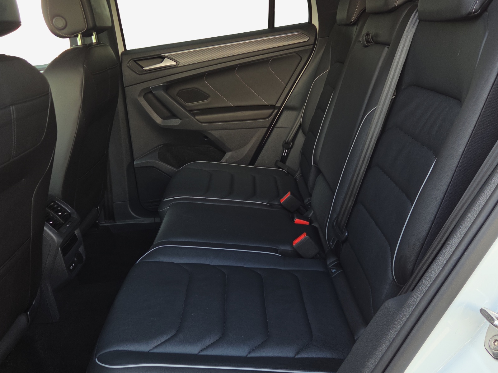 VW Tiguan 2.0TSI R-Line 4Motion DSG-image-11