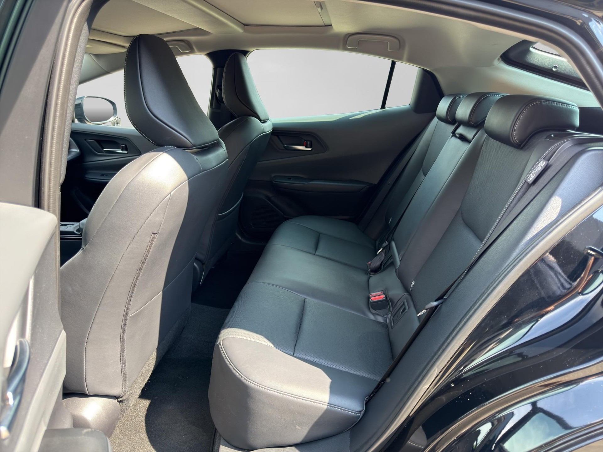 TOYOTA Prius 2.0 Plug-In-Hybrid Premium-image-6