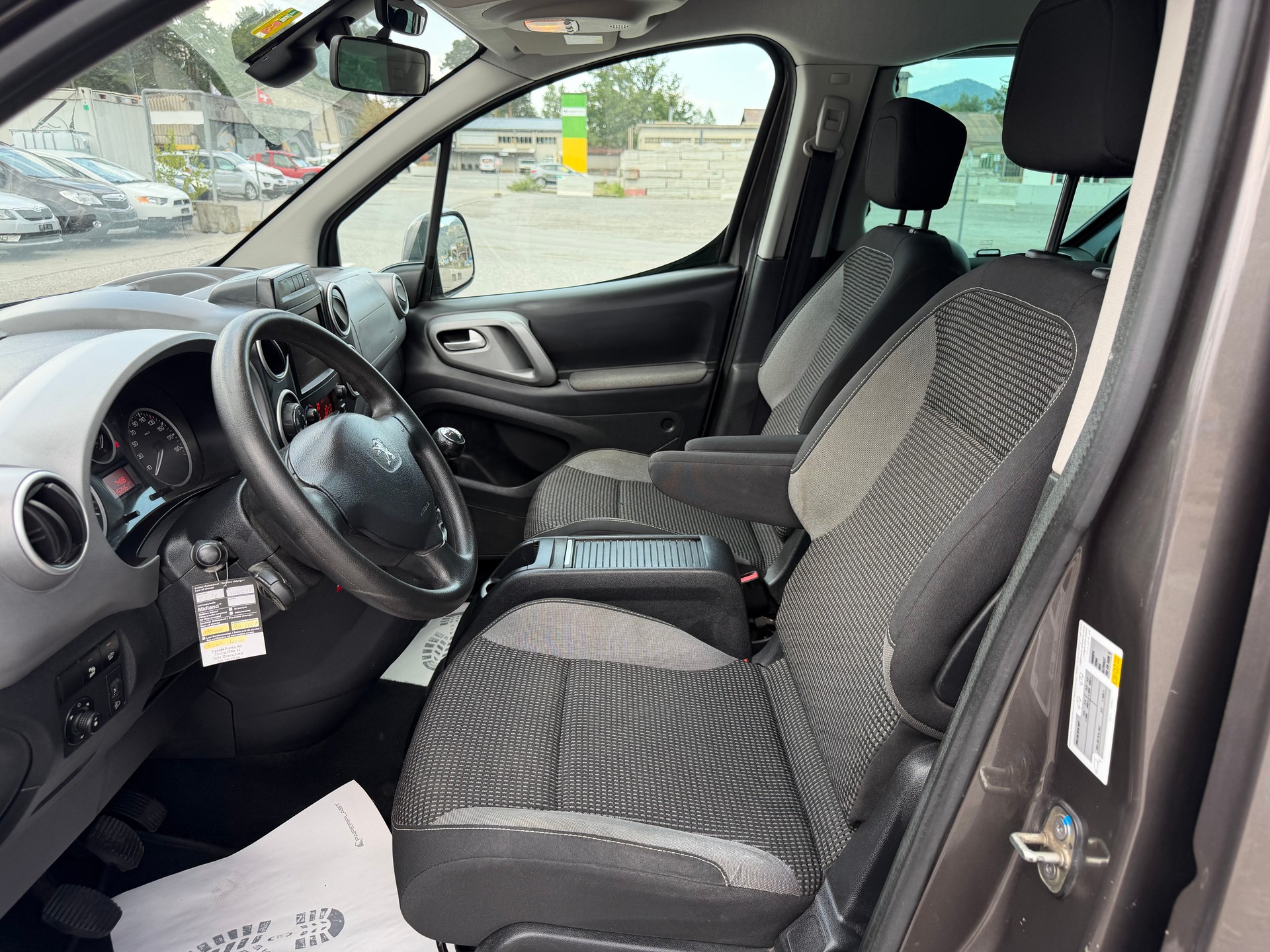 PEUGEOT Partner 1.6 BlueHDi Allure-image-9