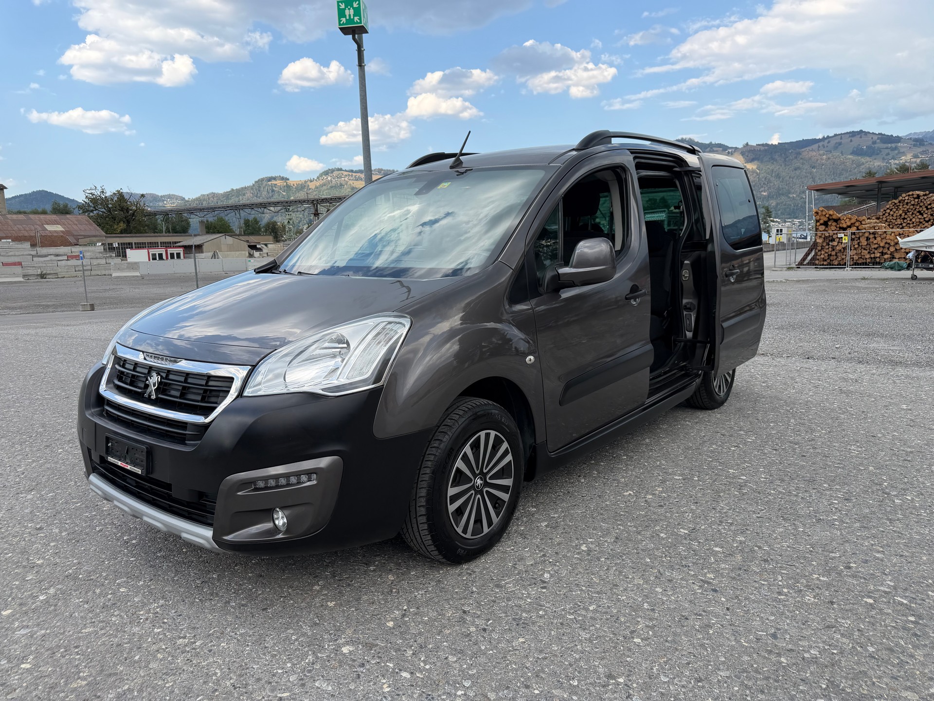 PEUGEOT Partner 1.6 BlueHDi Allure-image-15