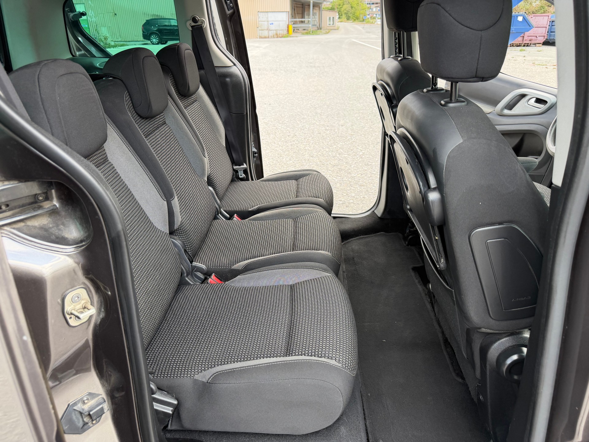 PEUGEOT Partner 1.6 BlueHDi Allure-image-12