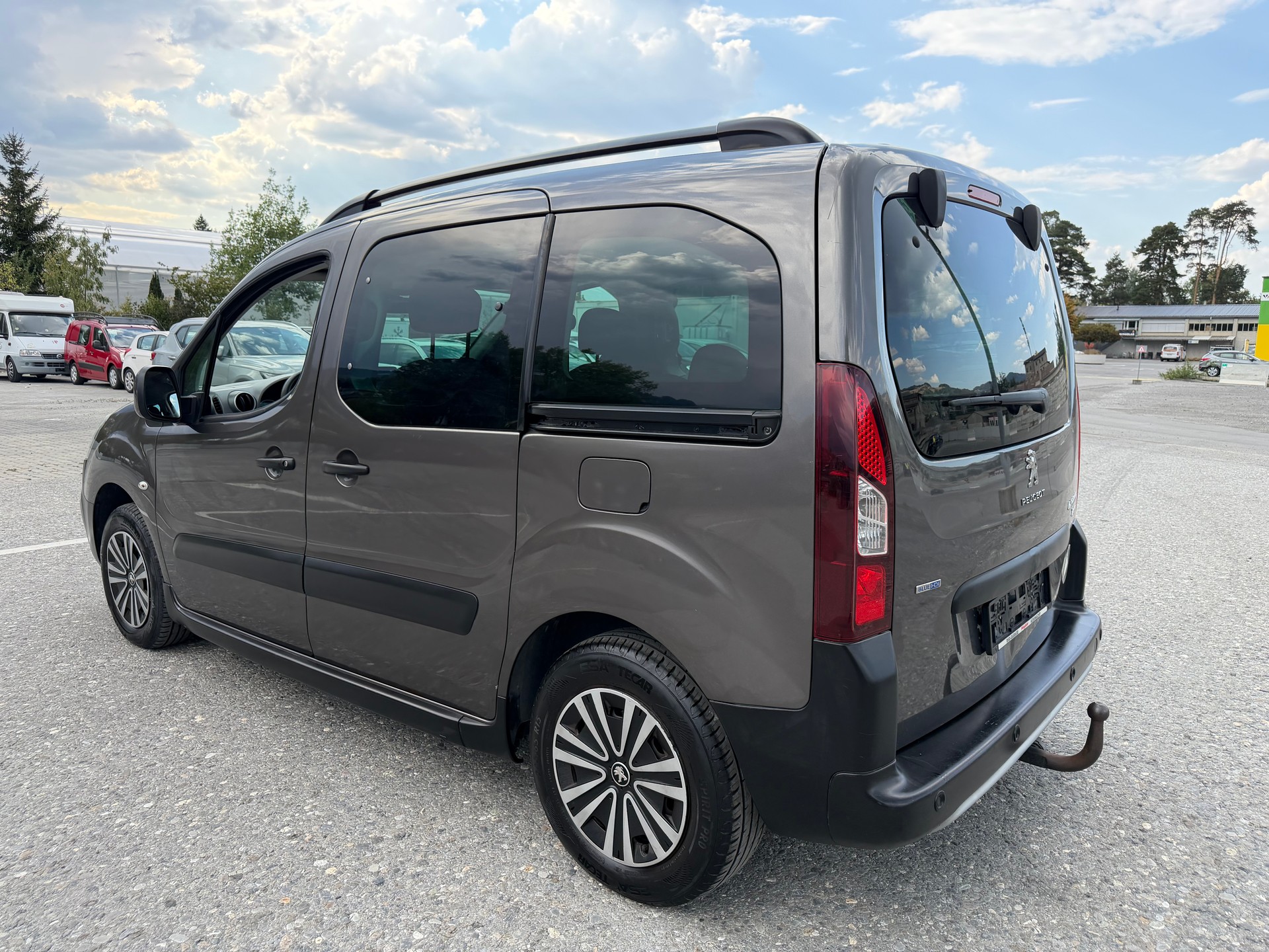 PEUGEOT Partner 1.6 BlueHDi Allure-image-3
