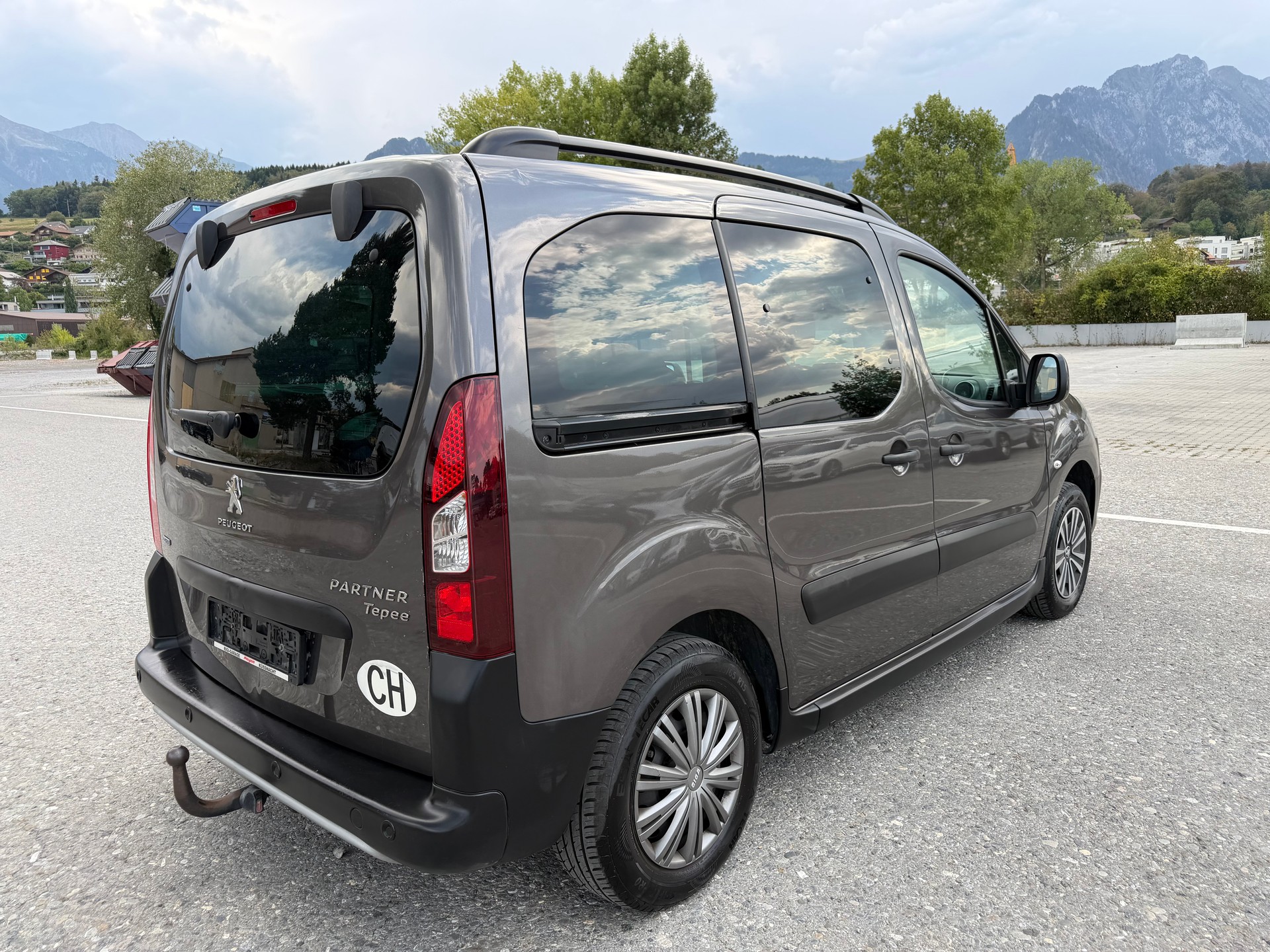 PEUGEOT Partner 1.6 BlueHDi Allure-image-5
