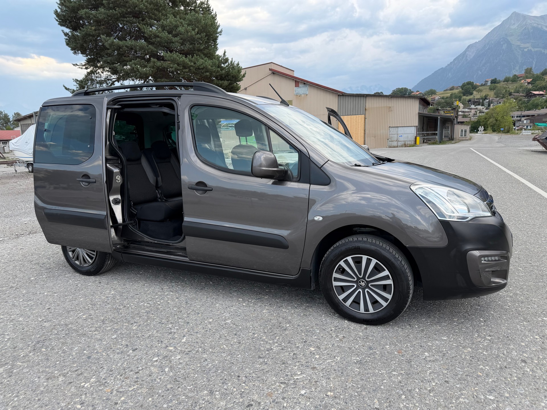 PEUGEOT Partner 1.6 BlueHDi Allure-image-14