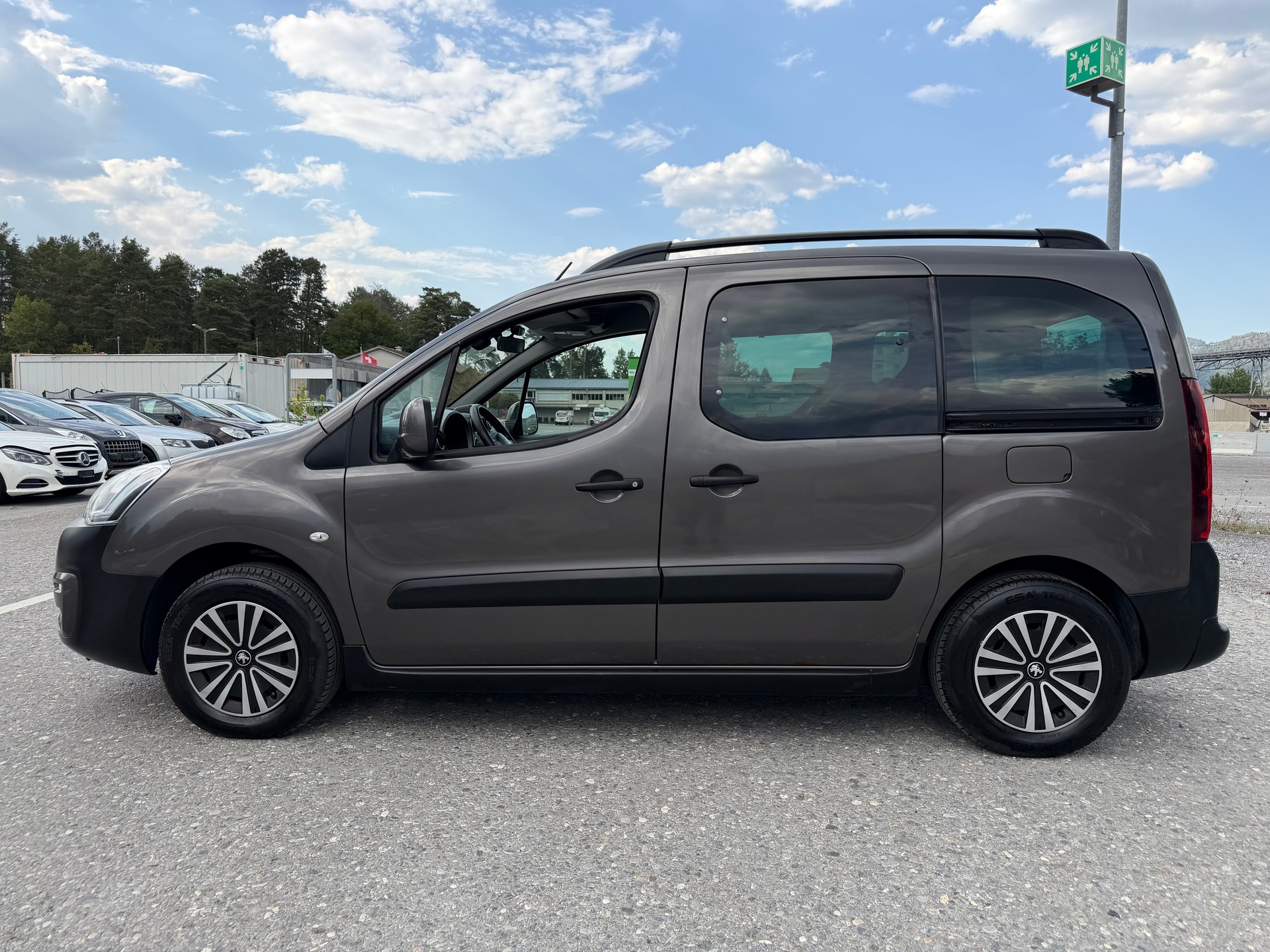 PEUGEOT Partner 1.6 BlueHDi Allure-image-2