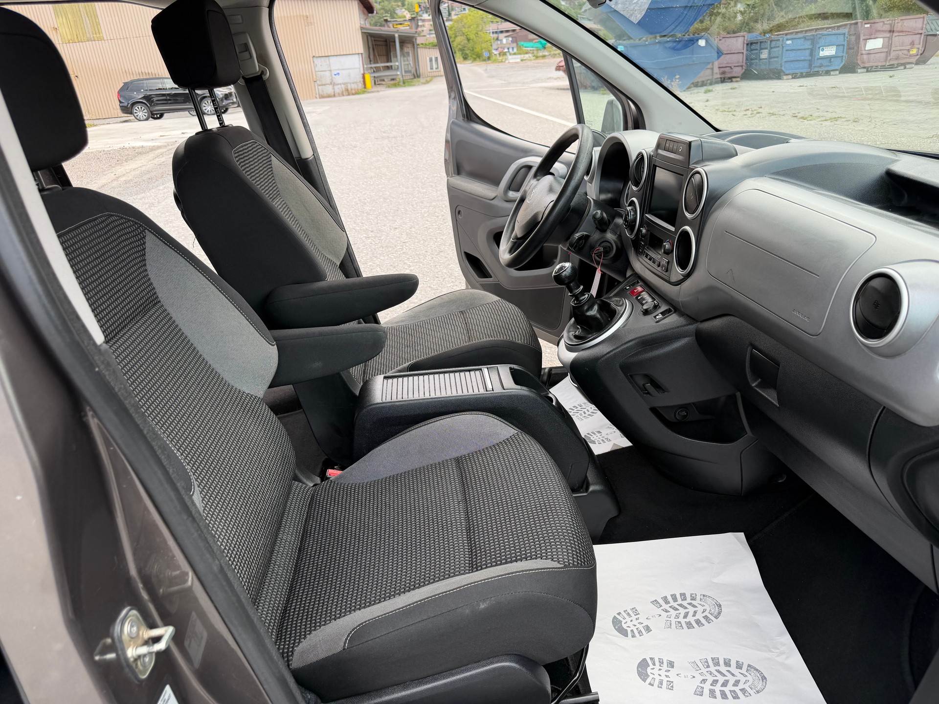 PEUGEOT Partner 1.6 BlueHDi Allure-image-13