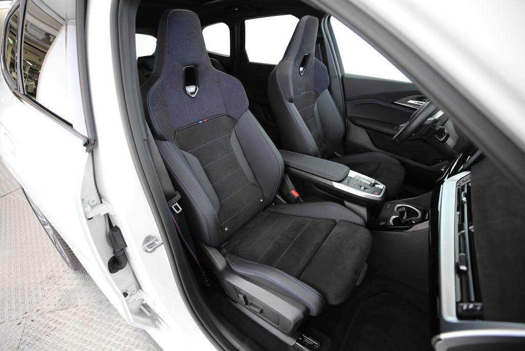 BMW X1 30e xDrive paddles-image-15