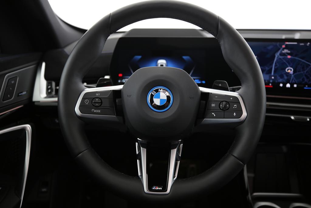 BMW X1 30e xDrive paddles-image-9