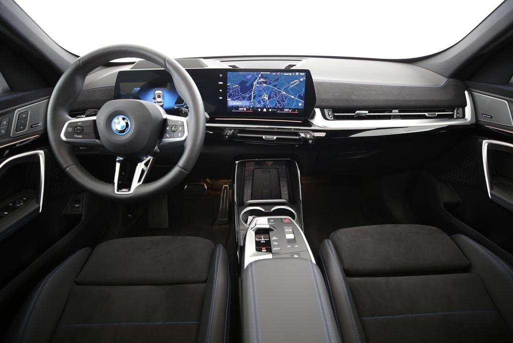 BMW X1 30e xDrive paddles-image-4