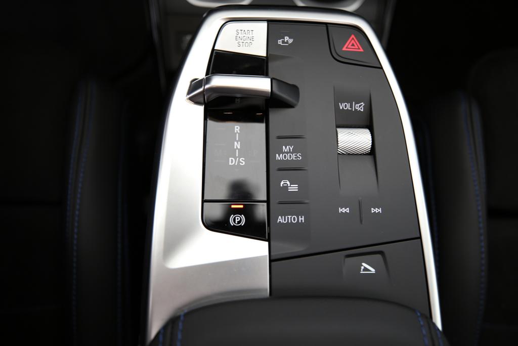 BMW X1 30e xDrive paddles-image-12