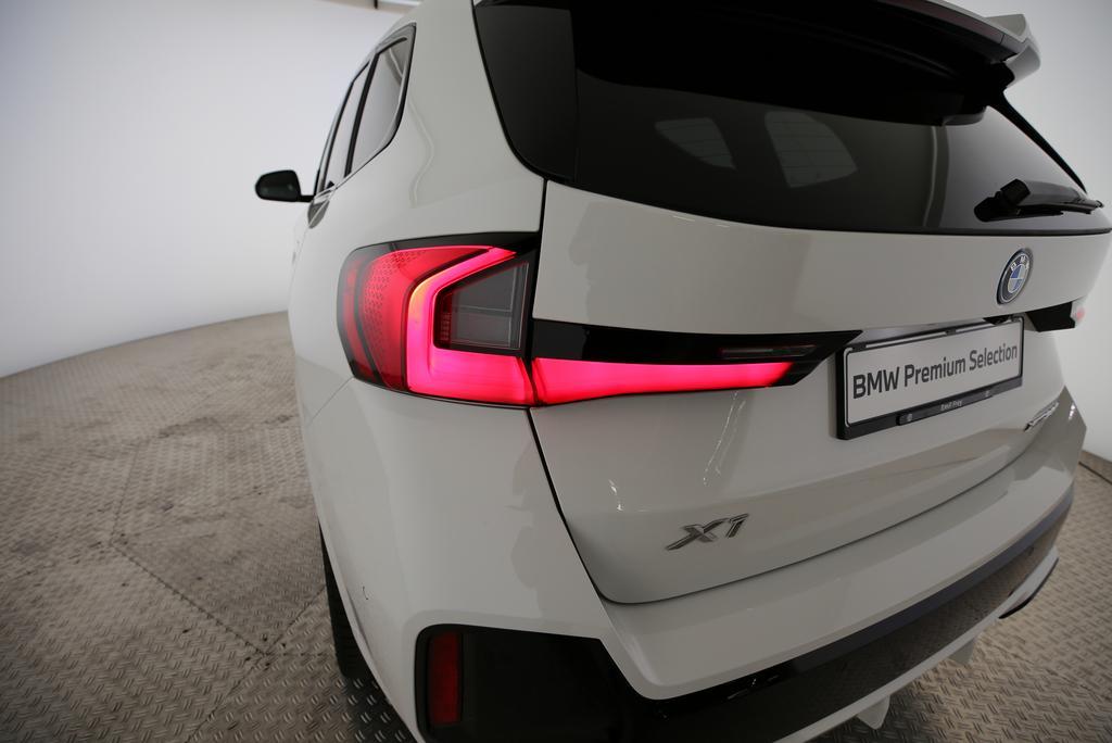 BMW X1 30e xDrive paddles-image-18